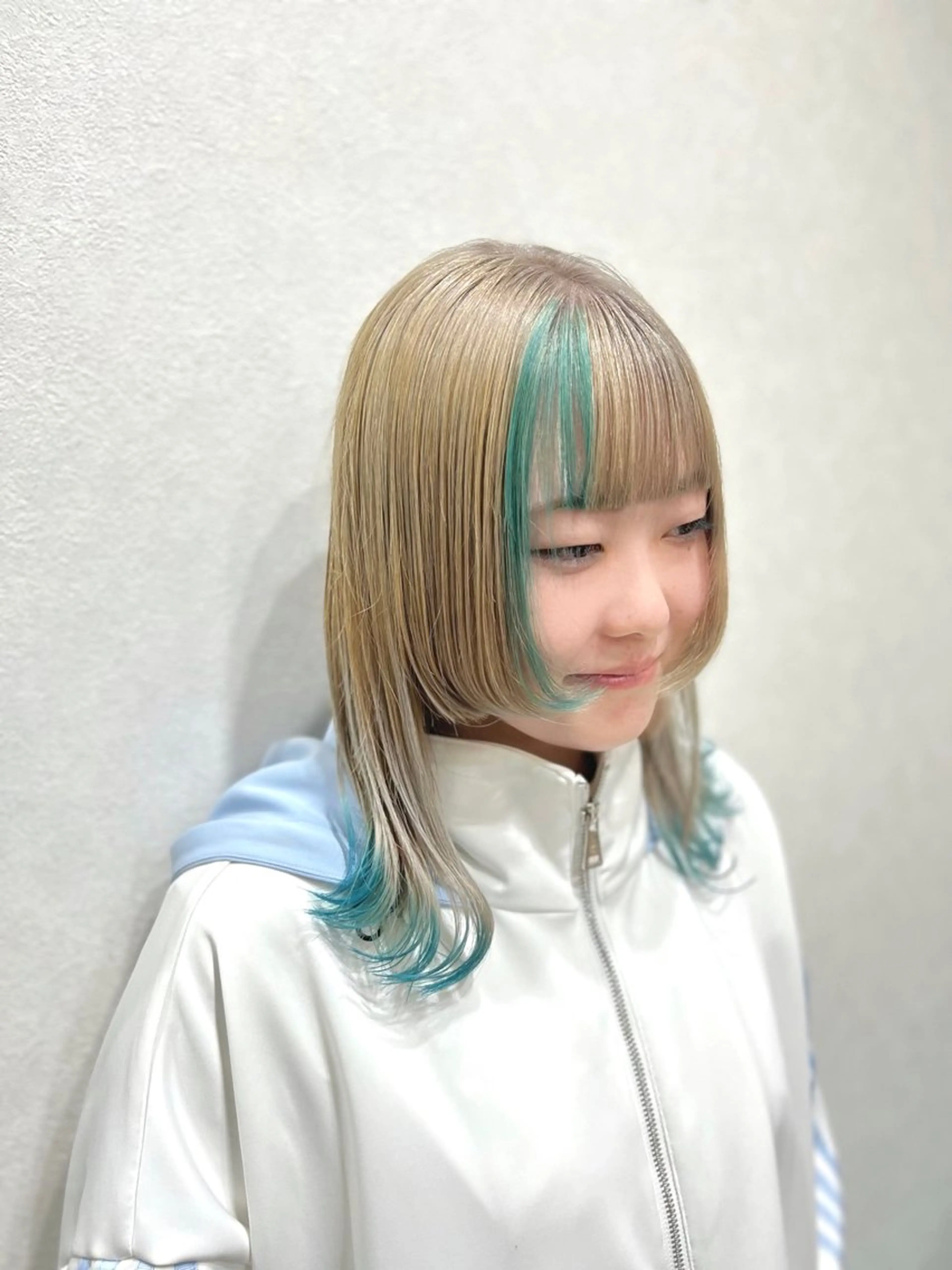 ミディアム カラー ベージュカラー ホワイトベージュ 🍇おぐら めぐみ🍇のヘアスタイル