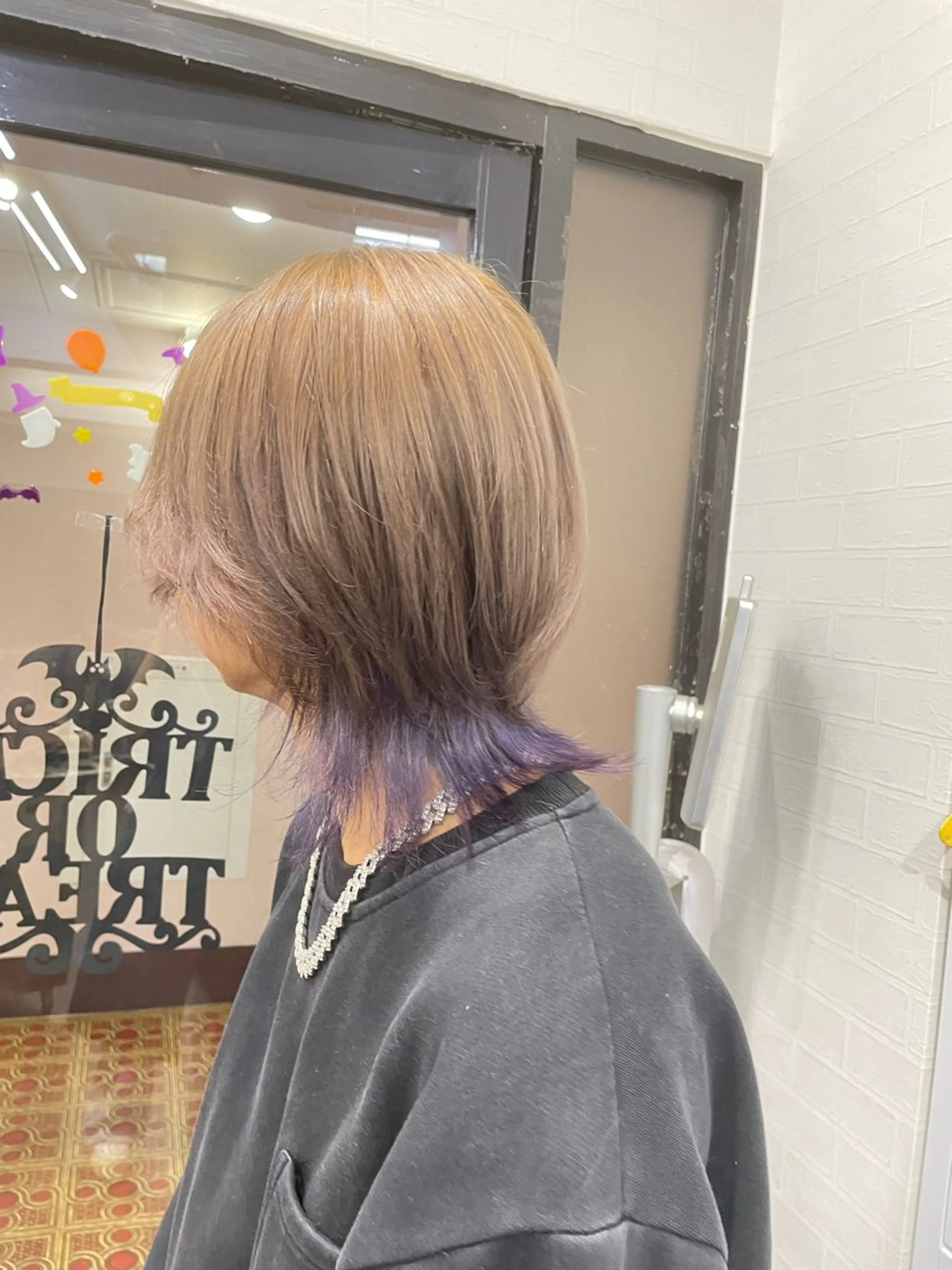 ショート 田子🦋ハイトーン 🫐耳つぼジュエリーのヘアスタイル