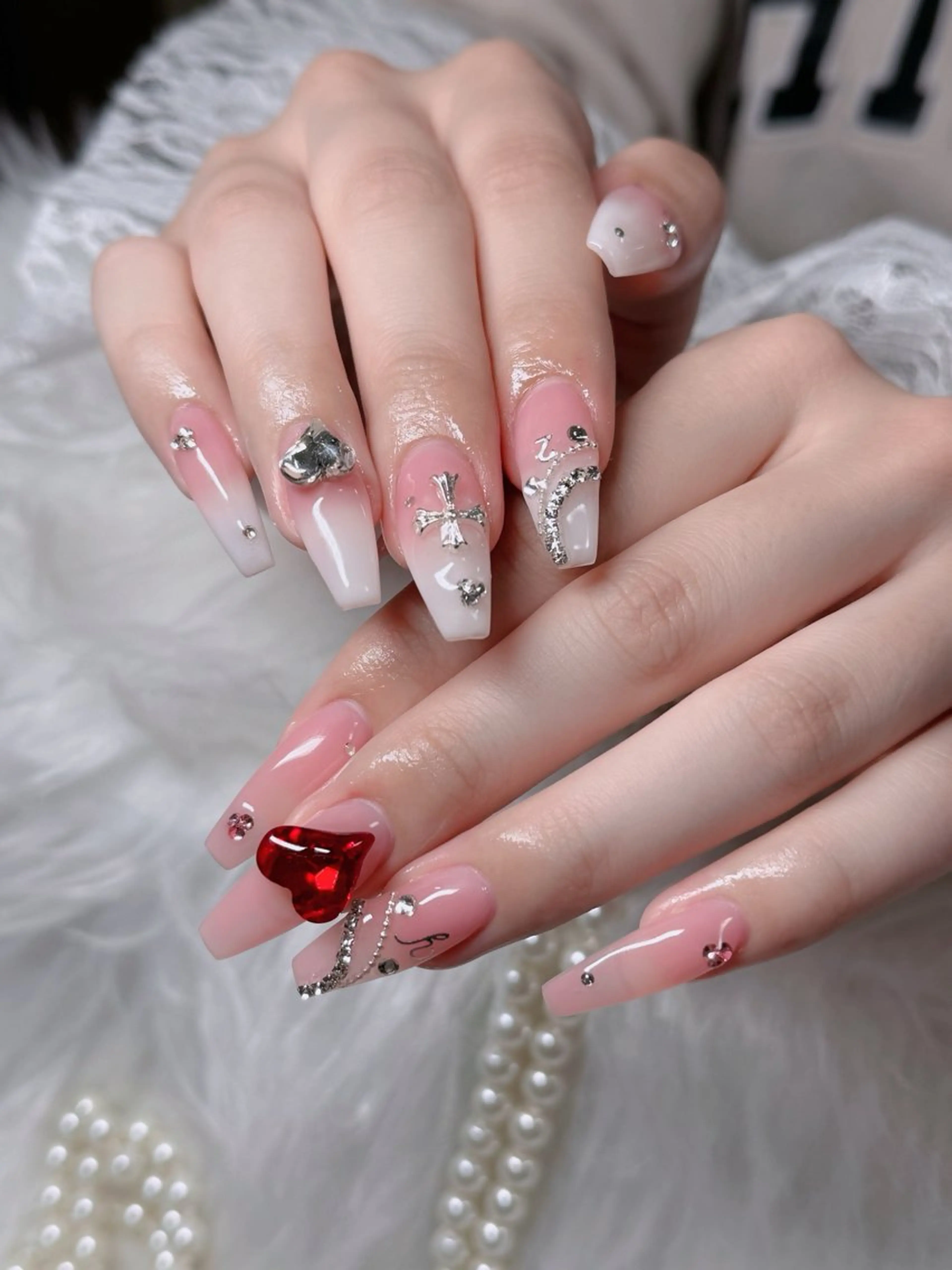 ネイル フレンチネイル ジェルネイル ガラスフレンチ ハロウィン ハート H.baby nail所属・H.baby Nail Salonのネイルデザイン
