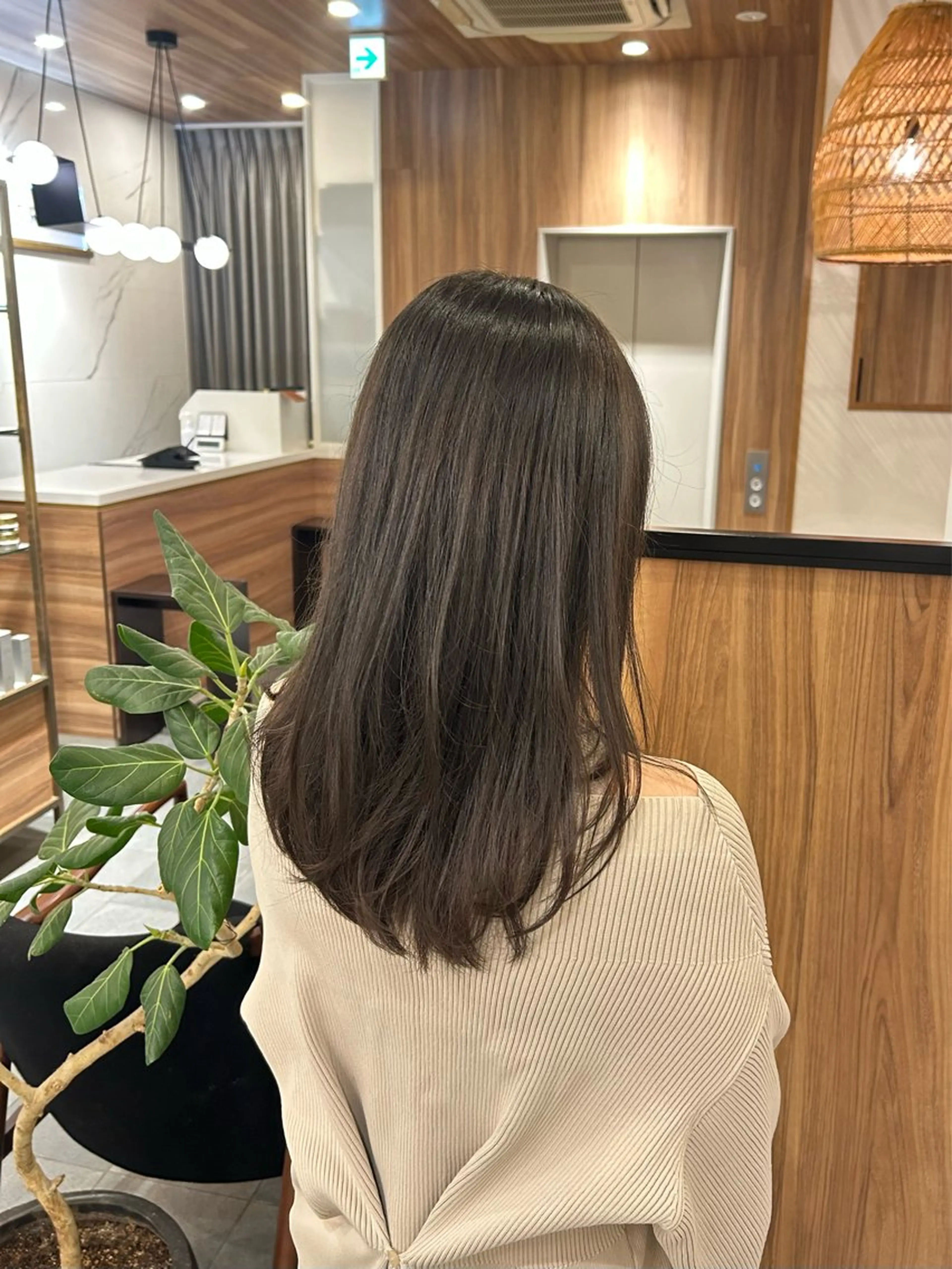 カラー ヘアカラー 根本 琴子のヘアスタイル