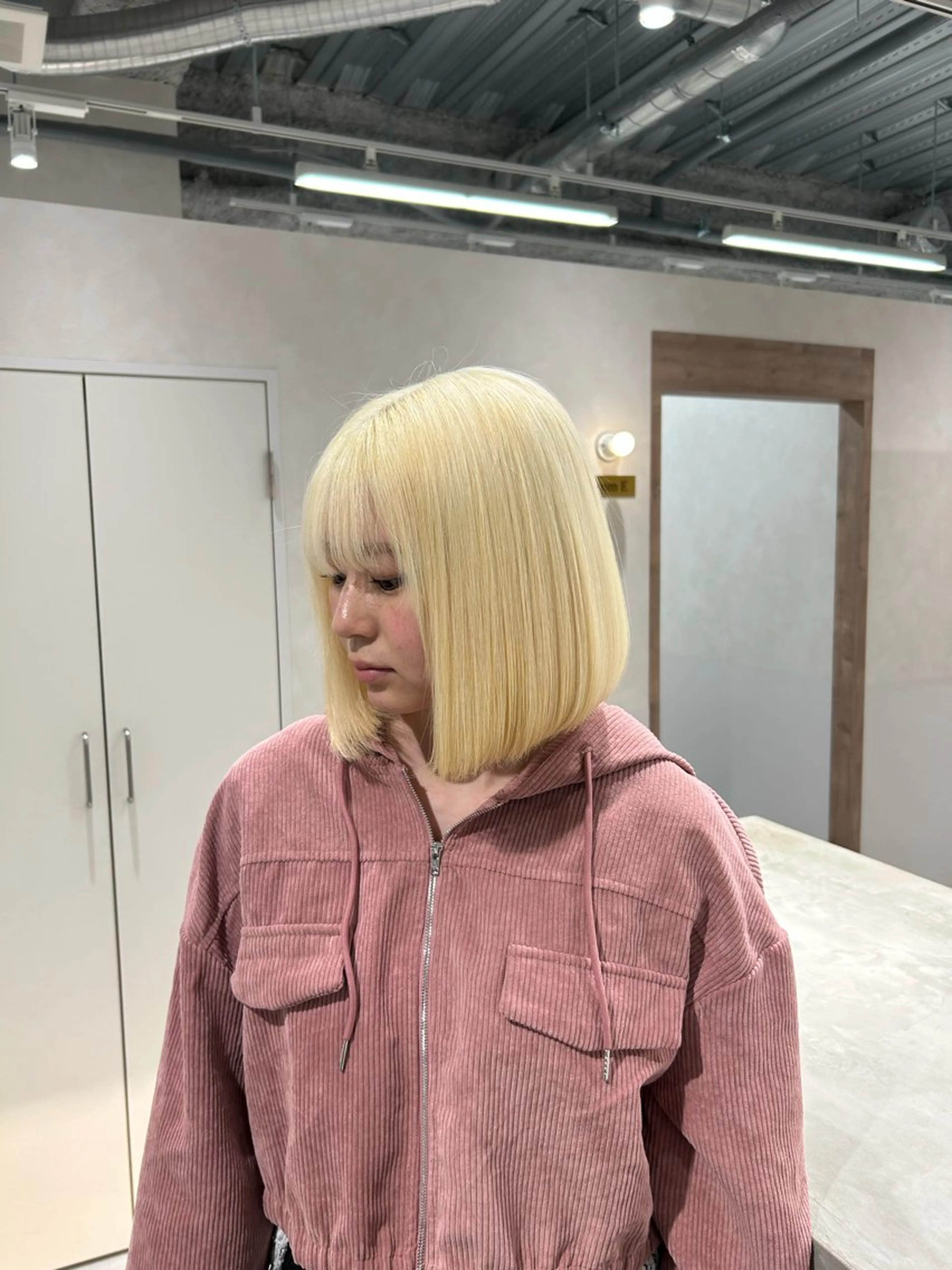 【ミニモ限定クーポン】2ケアブリーチ　抜きっぱなしブリーチ　ブロンドヘアの写真