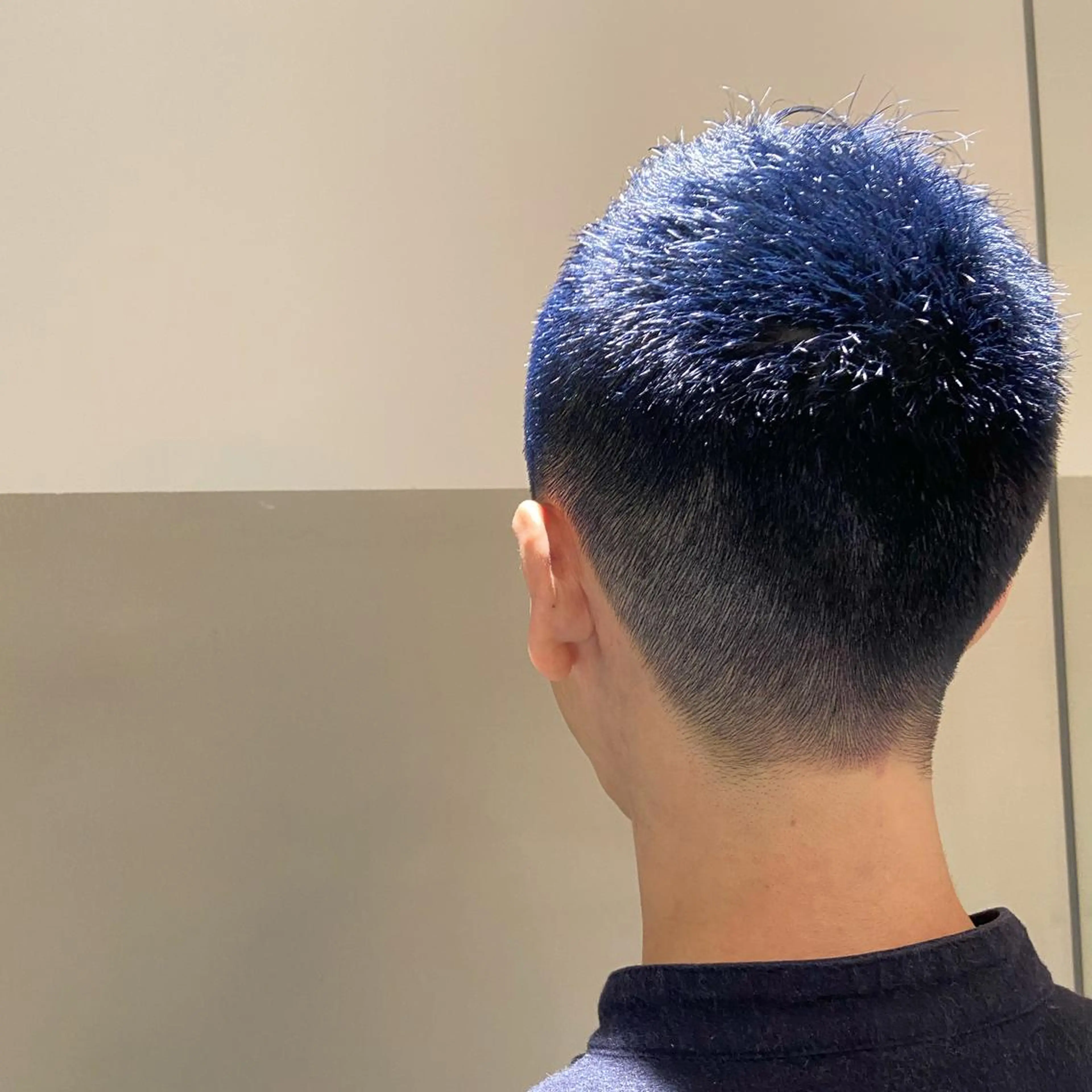 ショート カラー ブリーチ ブルーカラー ケアブリーチ ダブルカラー ネイビーカラー カジュアルを女っぽく 𝗮𝘆𝗮𝗰𝗼のヘアスタイル