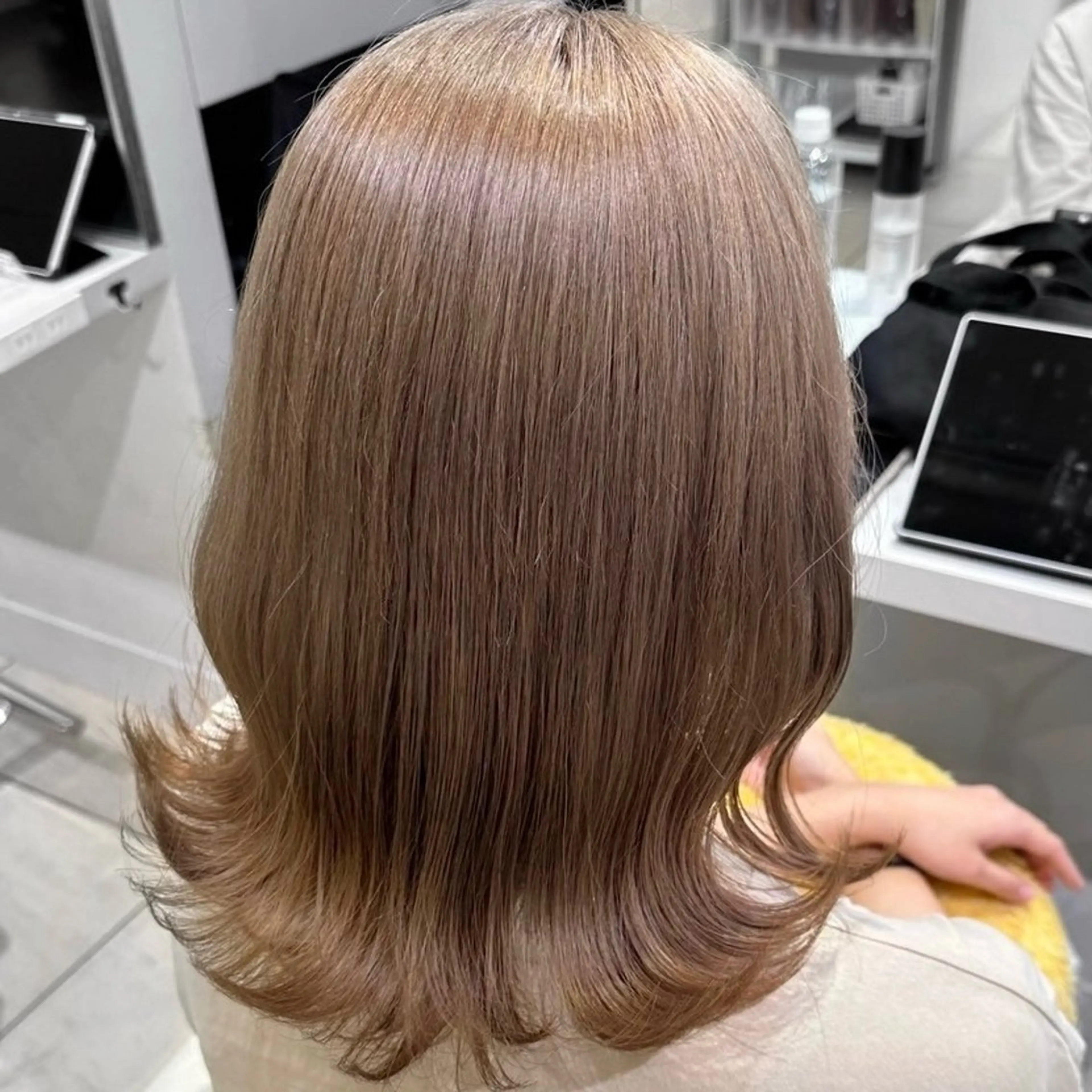 ミディアム カラー ヘアカラー Miyu🐰💫ハイ トーン/推しカラー♡のヘアスタイル