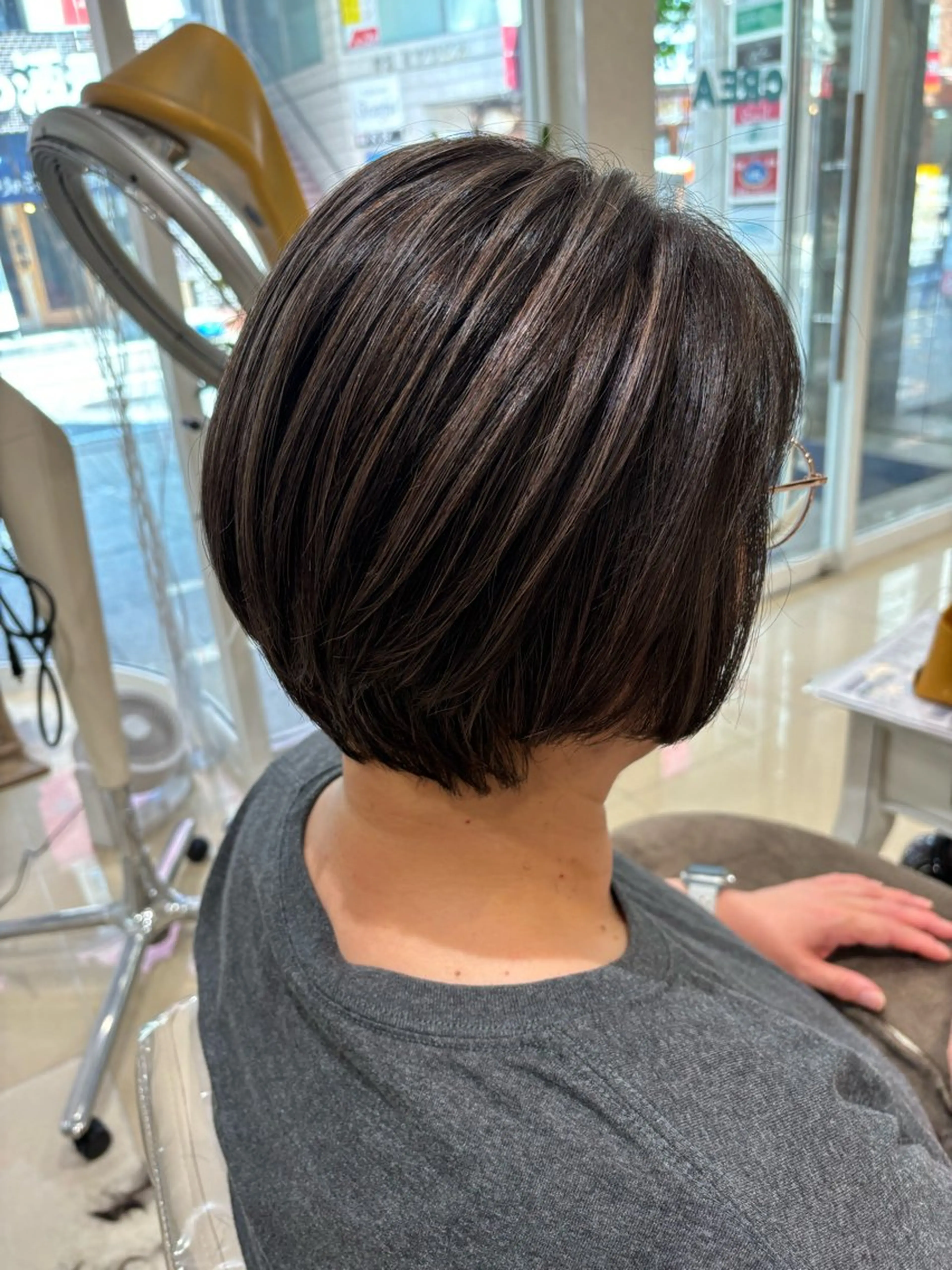 ショート カラー ハイライトカラー ハイライト ヘアカラー ぷっつりボブ🫧 タケウチアミのヘアスタイル