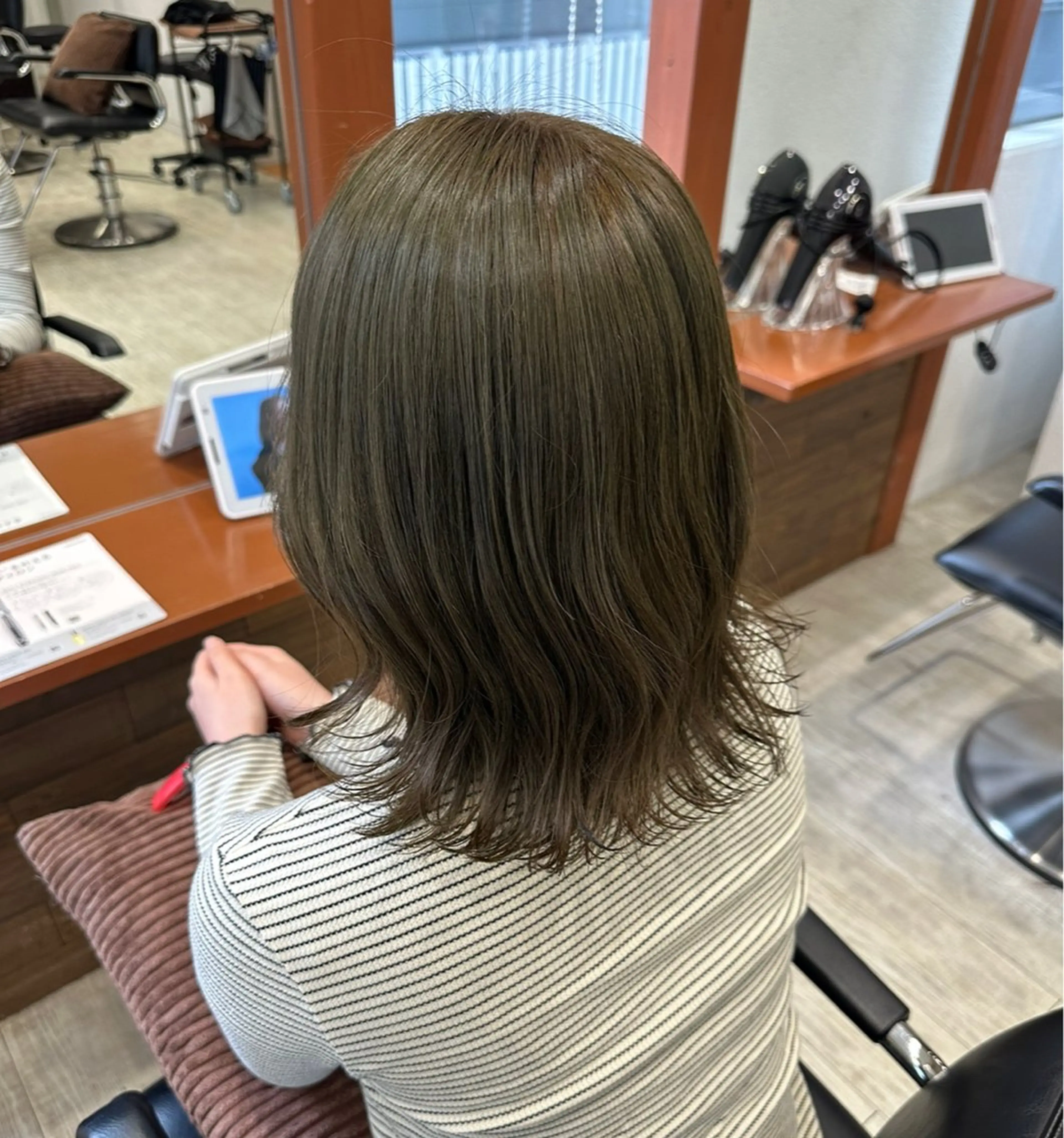 ミディアム カラー オリーブカラー オレンジ MOURI CHISATOのヘアスタイル