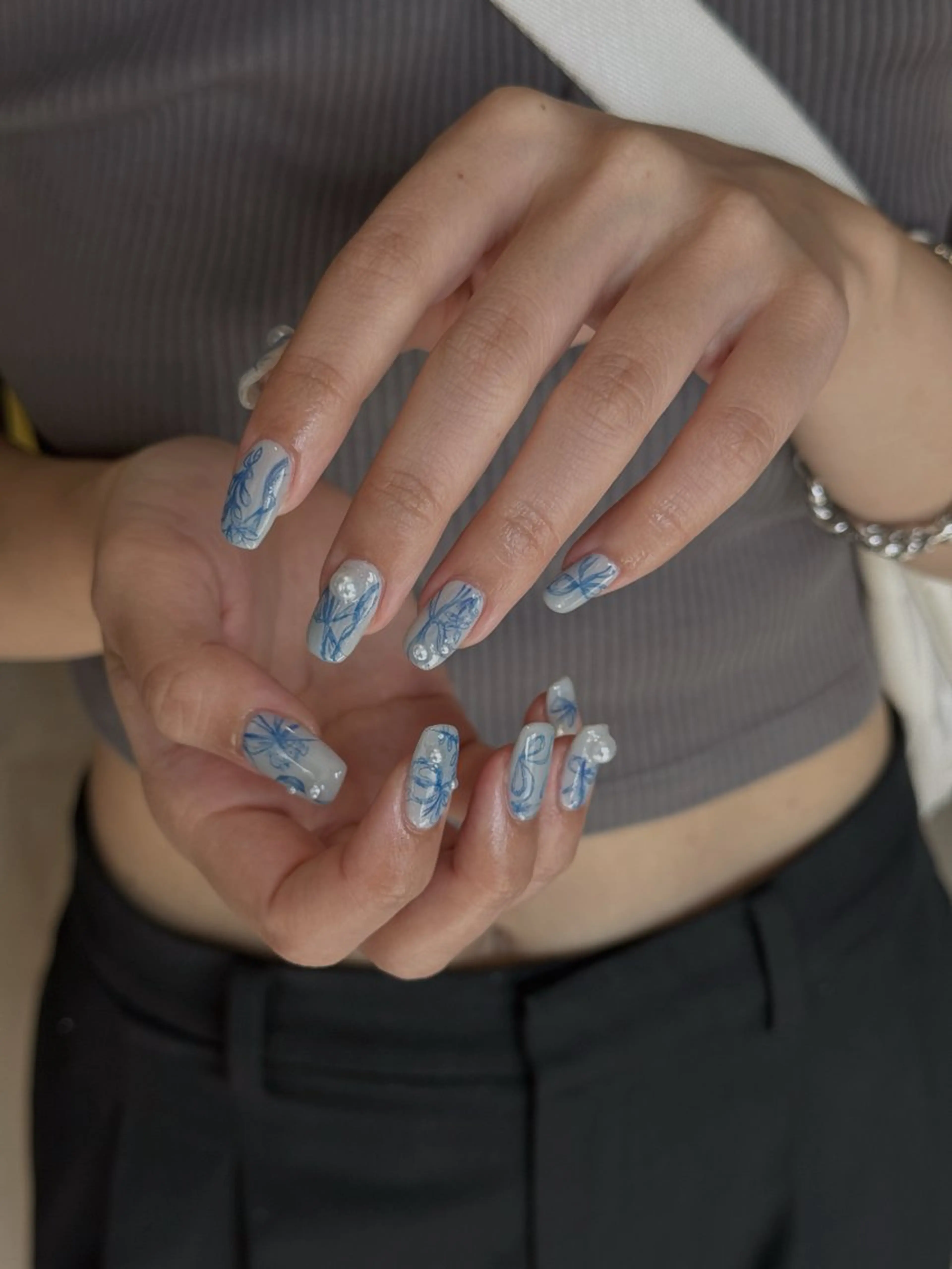 ネイル アートネイル 韓国ネイル ニュアンスネイル ぷっくりネイル ハンドネイル ハンドケア talo .のネイルデザイン