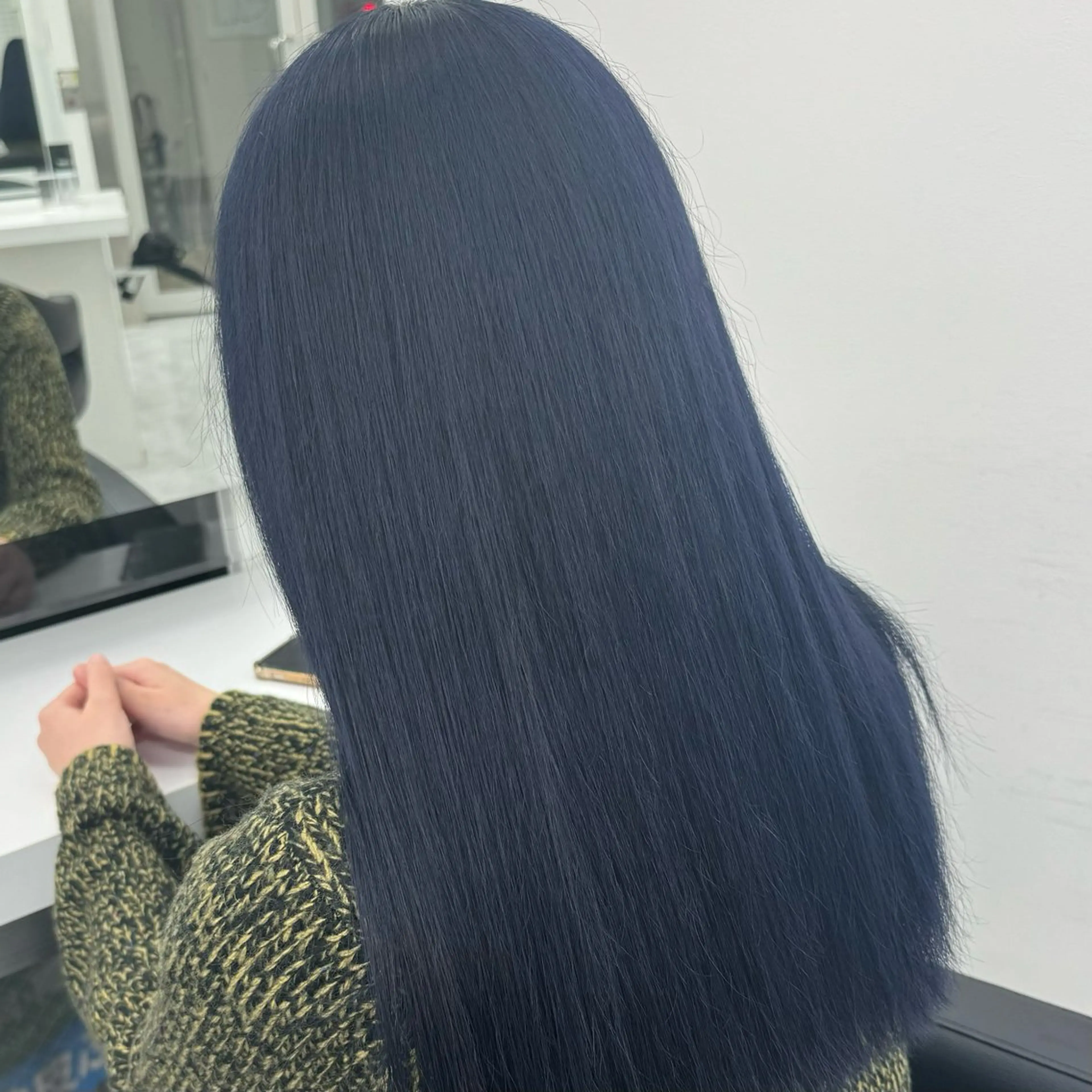 セミロング カラー ベージュカラー 黒髪 ブリーチ ブルーカラー ブルーブラック ヘアカラー トリートメント ハイトーン/ 髪質改善/上質艶髪のヘアスタイル