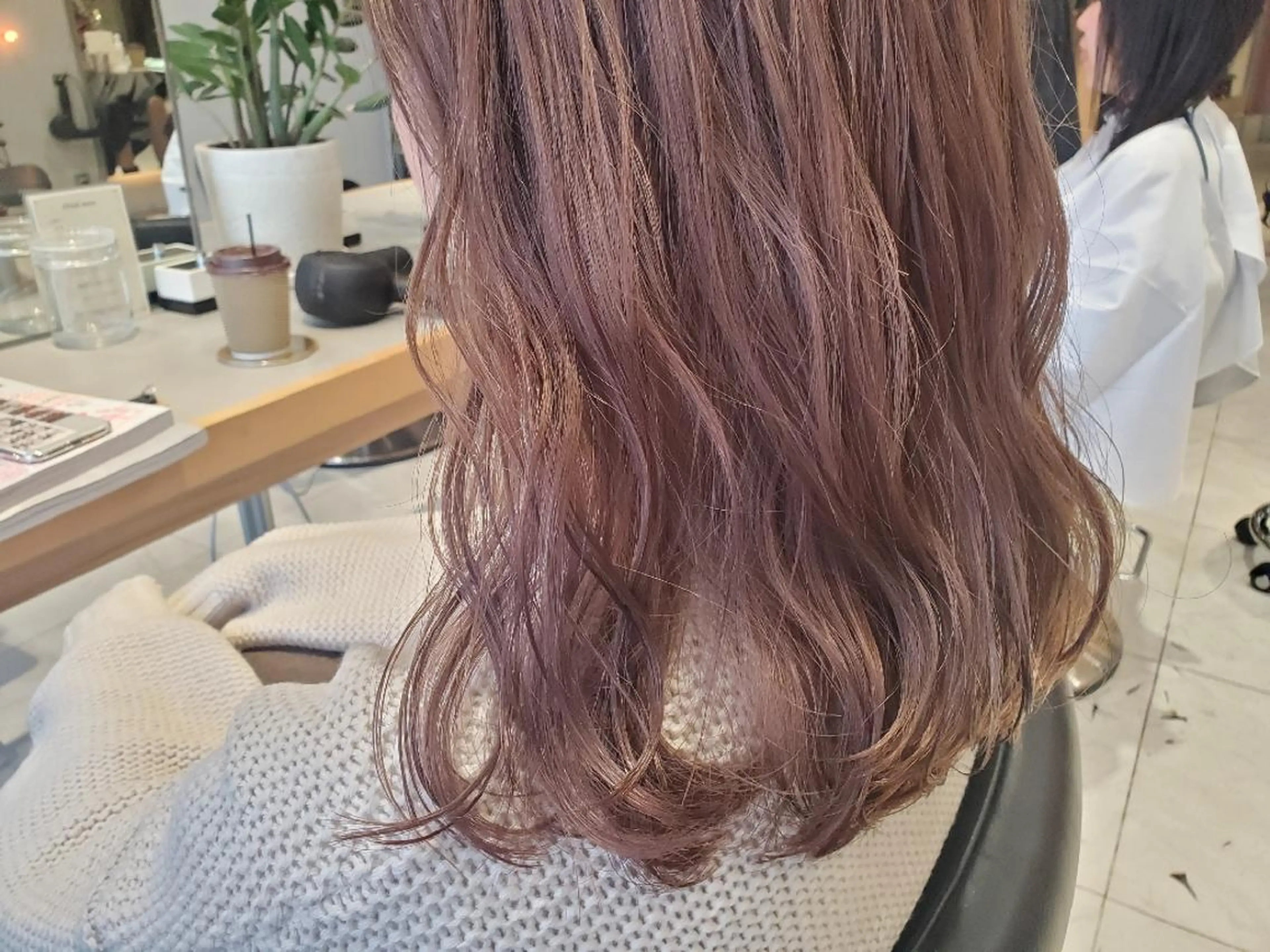 セミロング カラー ヘアアレンジ ベージュカラー ピンクカラー ピンクベージュ 垢抜け韓国風ヘア カラーMIKUのヘアスタイル