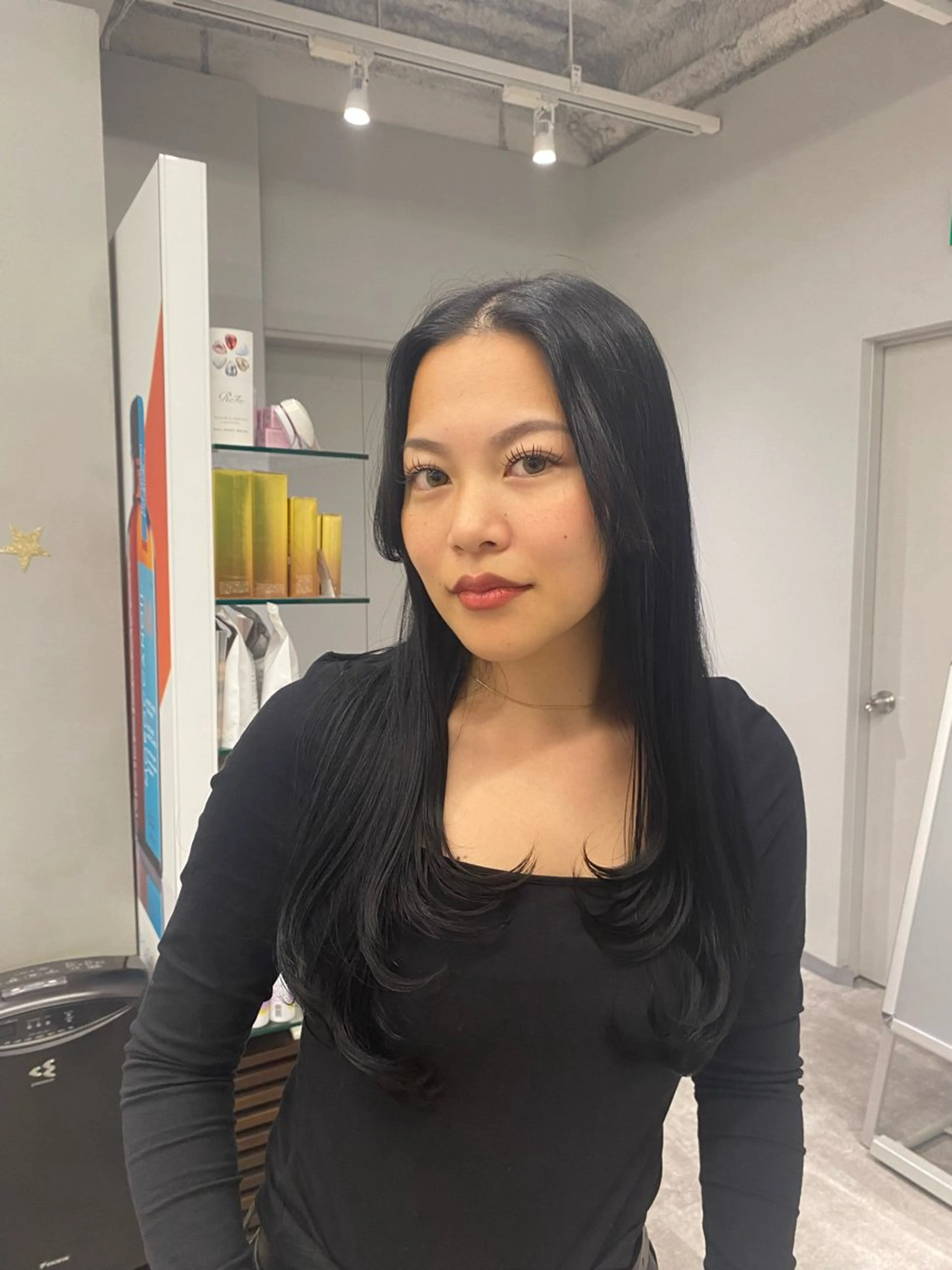 ロング 顔まわりレイヤー 顔周りカット レイヤーカット ロング 服部 真希のヘアスタイル