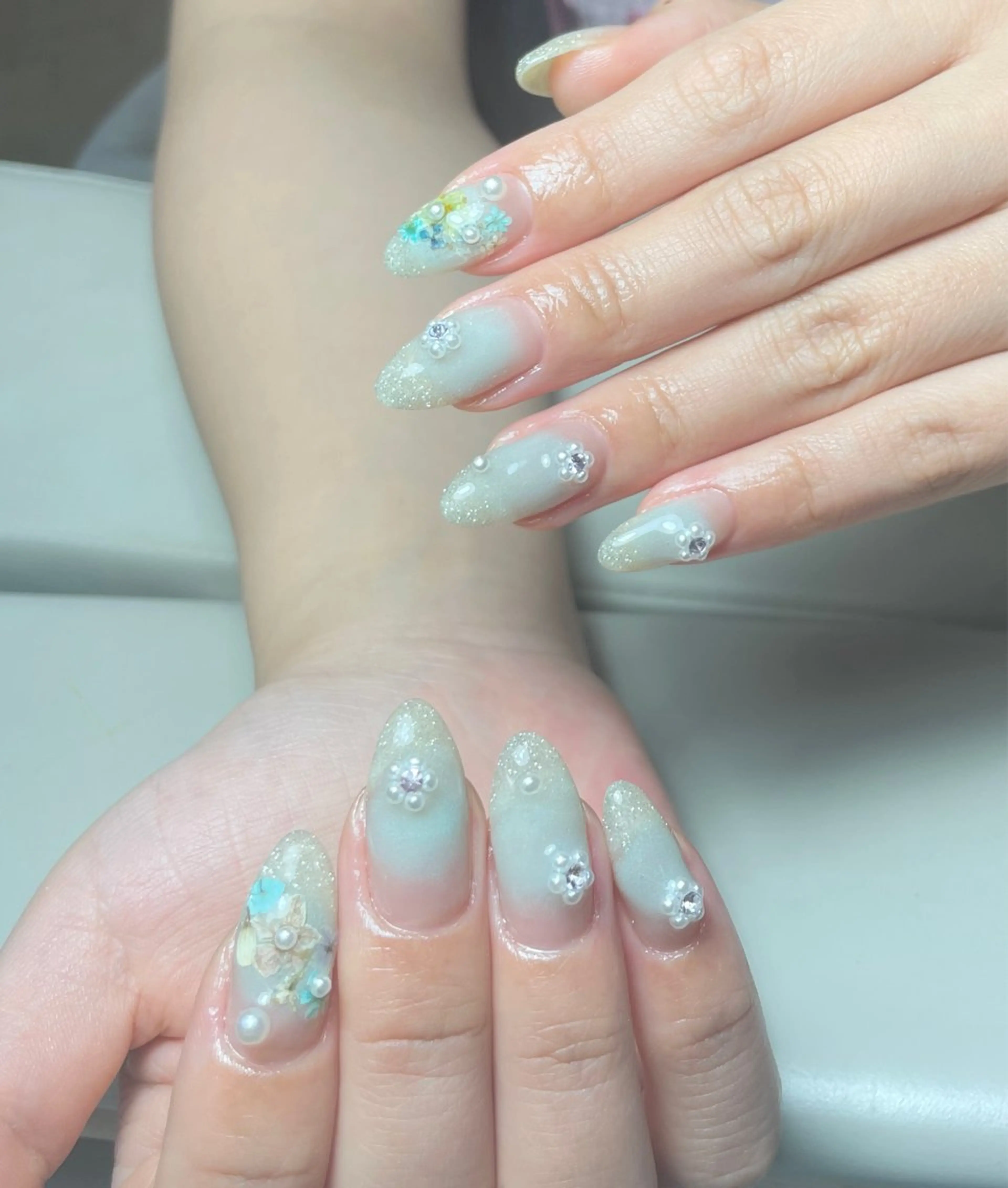 ネイル ハンドネイル AngelChris ビューティーサロンのネイルデザイン