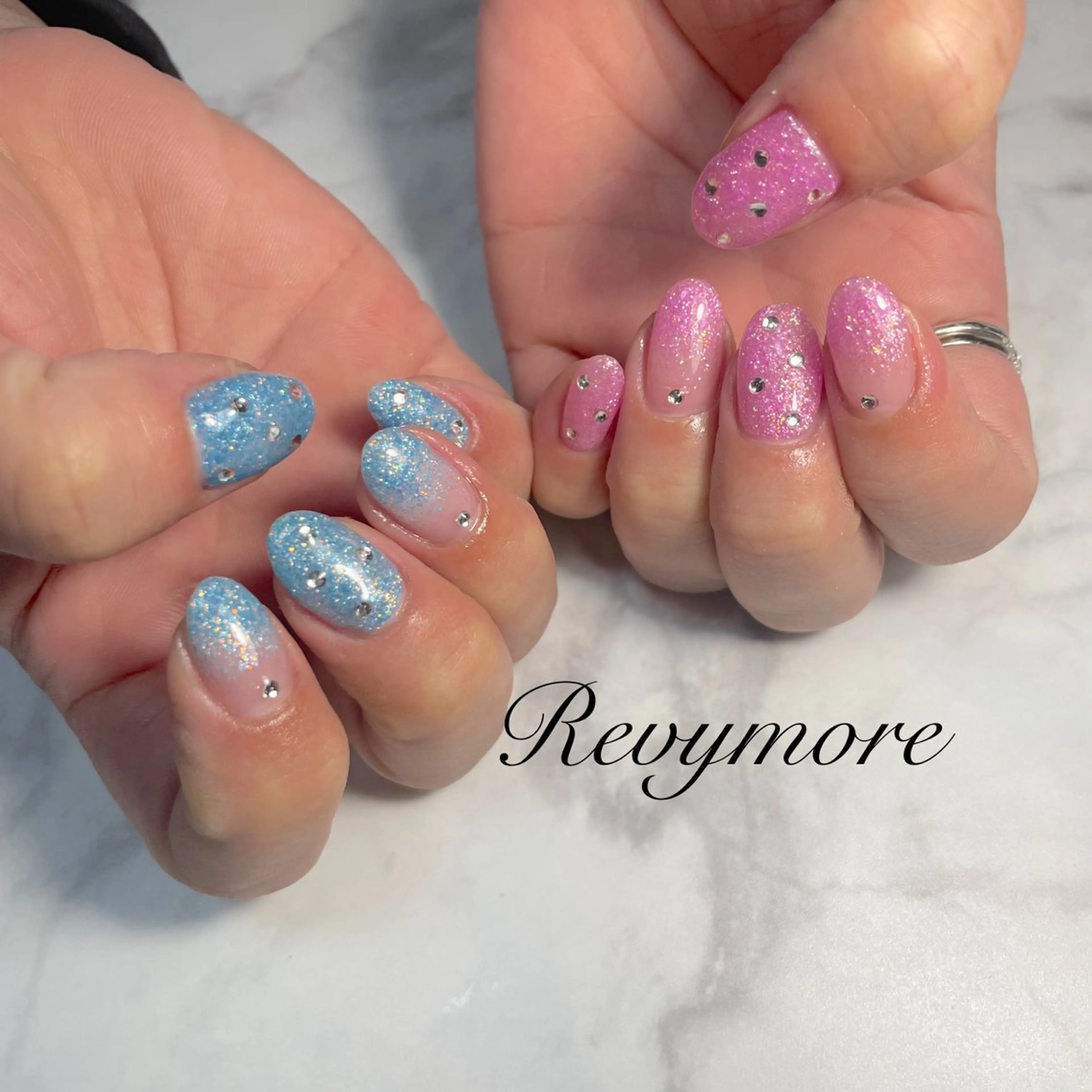ネイル ジェルネイル 水色 ニュアンスネイル オフィスネイル ピンク nail salon Revymore所属・nail salon Revymoreのネイルデザイン
