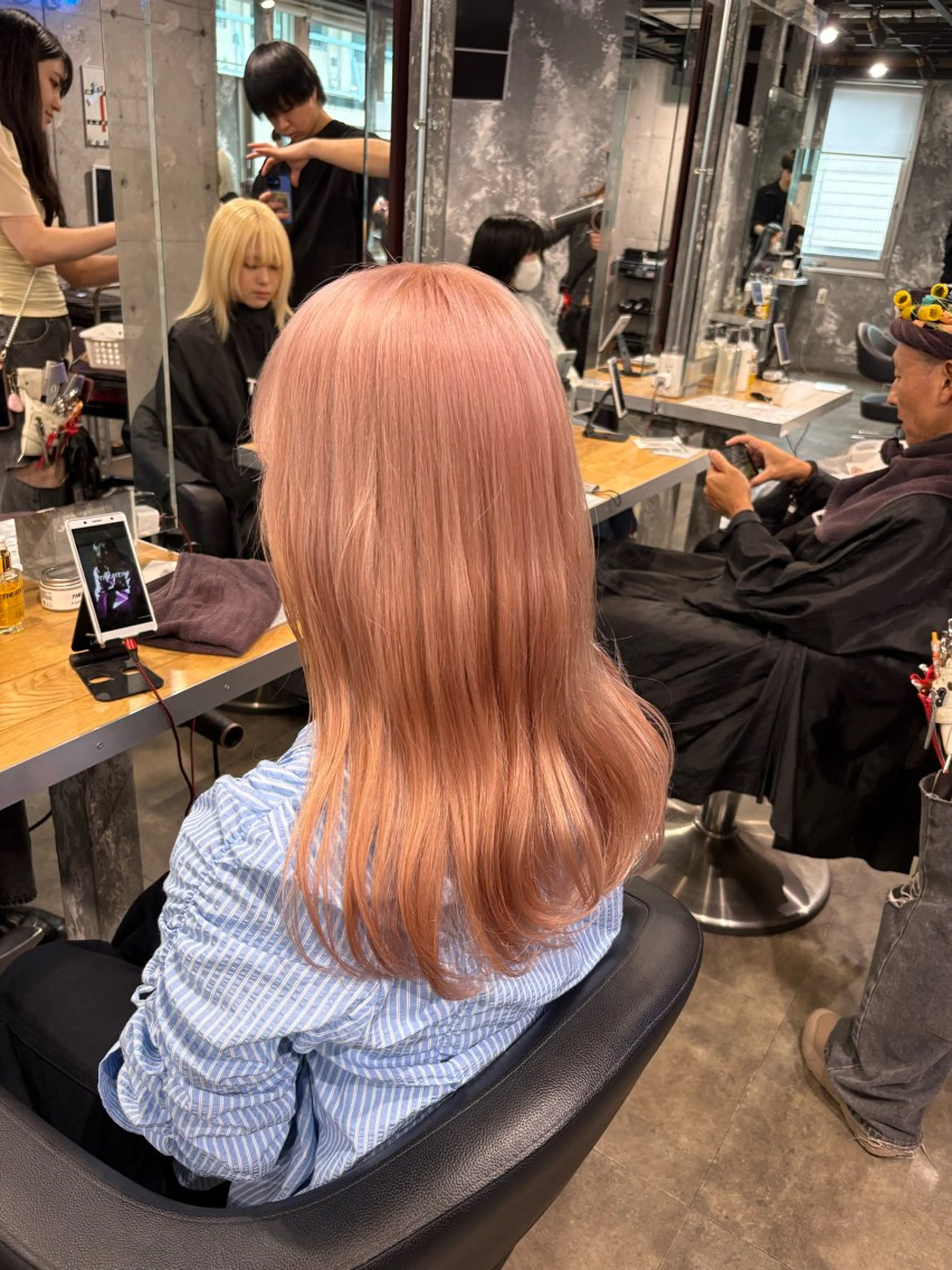 セミロング カラー ヘアカラー ハイトーンブロンド 横浜💞ミオのヘアスタイル