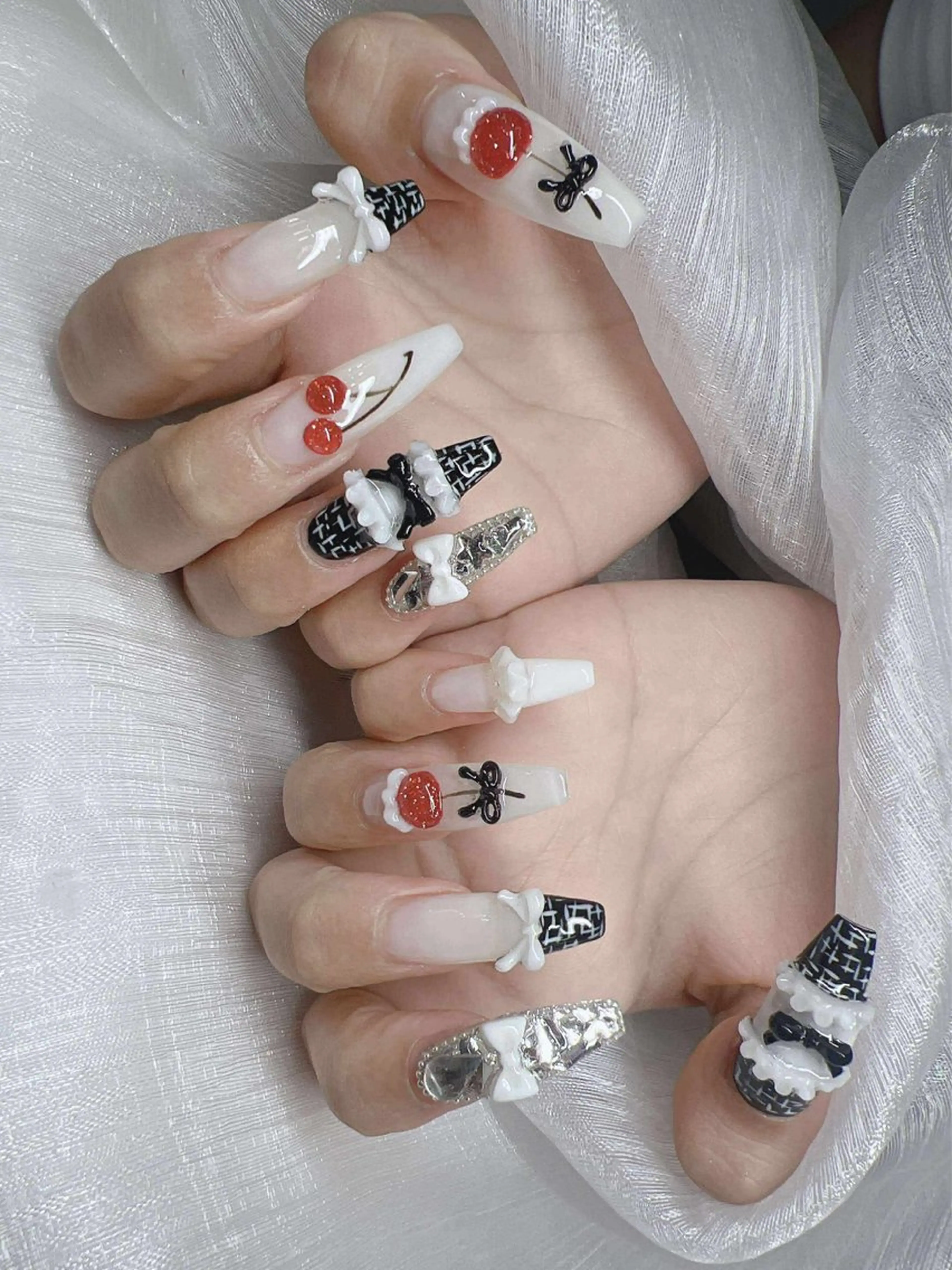 ネイル 長さ出し グラデーション キラキラネイル マグネットネイル ニュアンスネイル ハンドネイル Lee Nailsのネイルデザイン