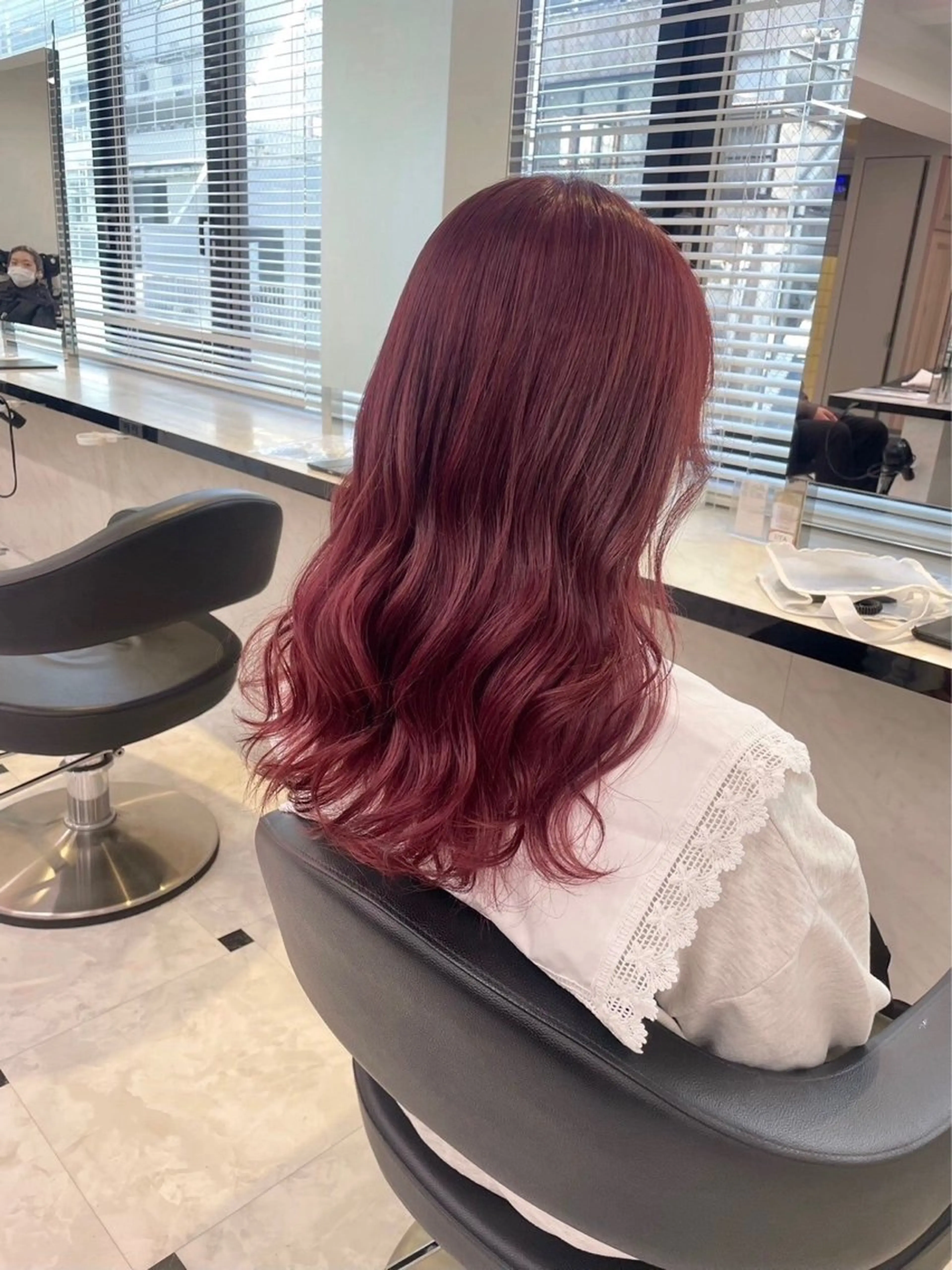 セミロング カラー ヘアアレンジ ブリーチ ダブルカラー ブリーチなしカラー 髪質改善 🩵ダメージレス艶感 ハイトーン🩷のヘアスタイル
