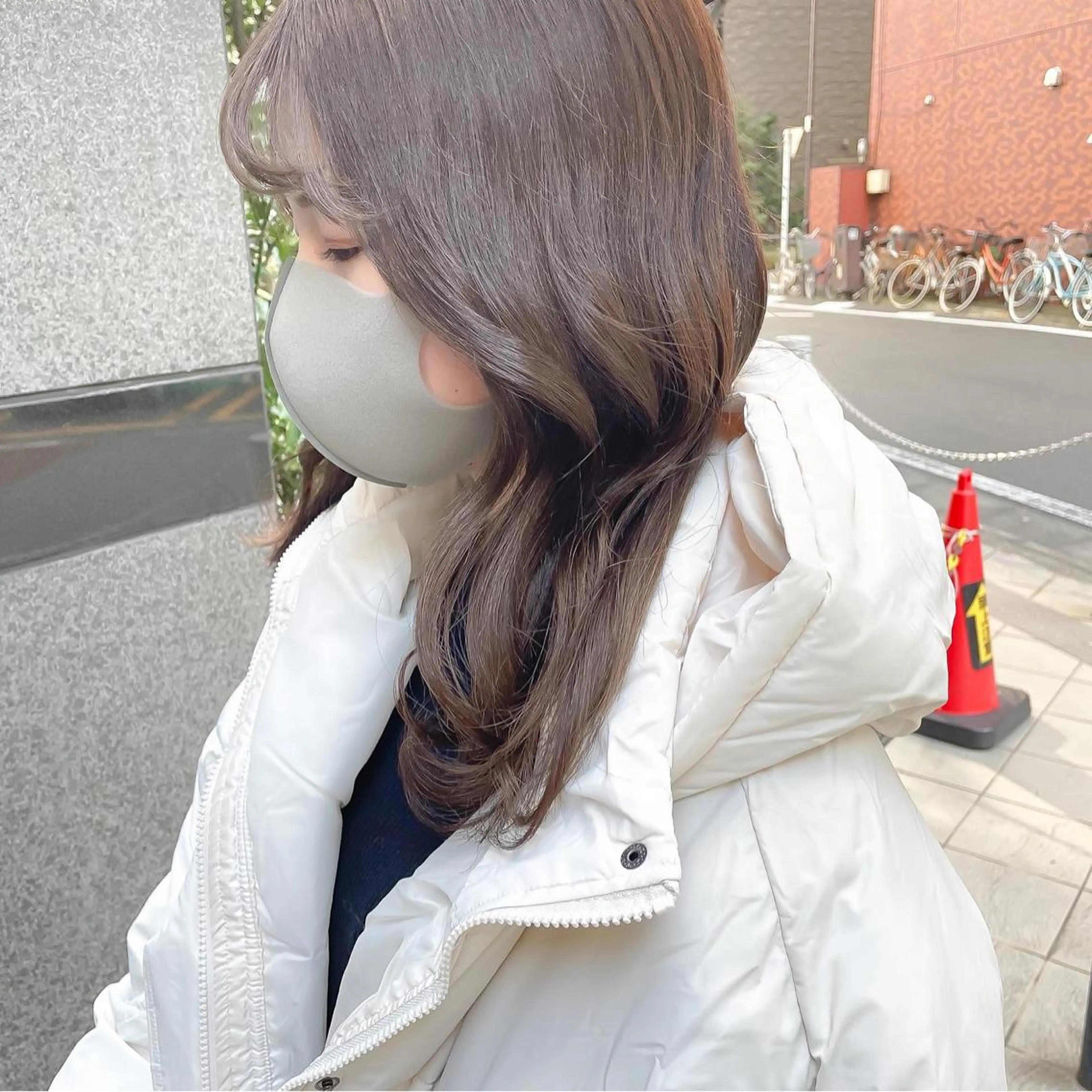 セミロング カラー ヘアアレンジ アッシュ イルミナカラー 飯塚 沙衣のヘアスタイル