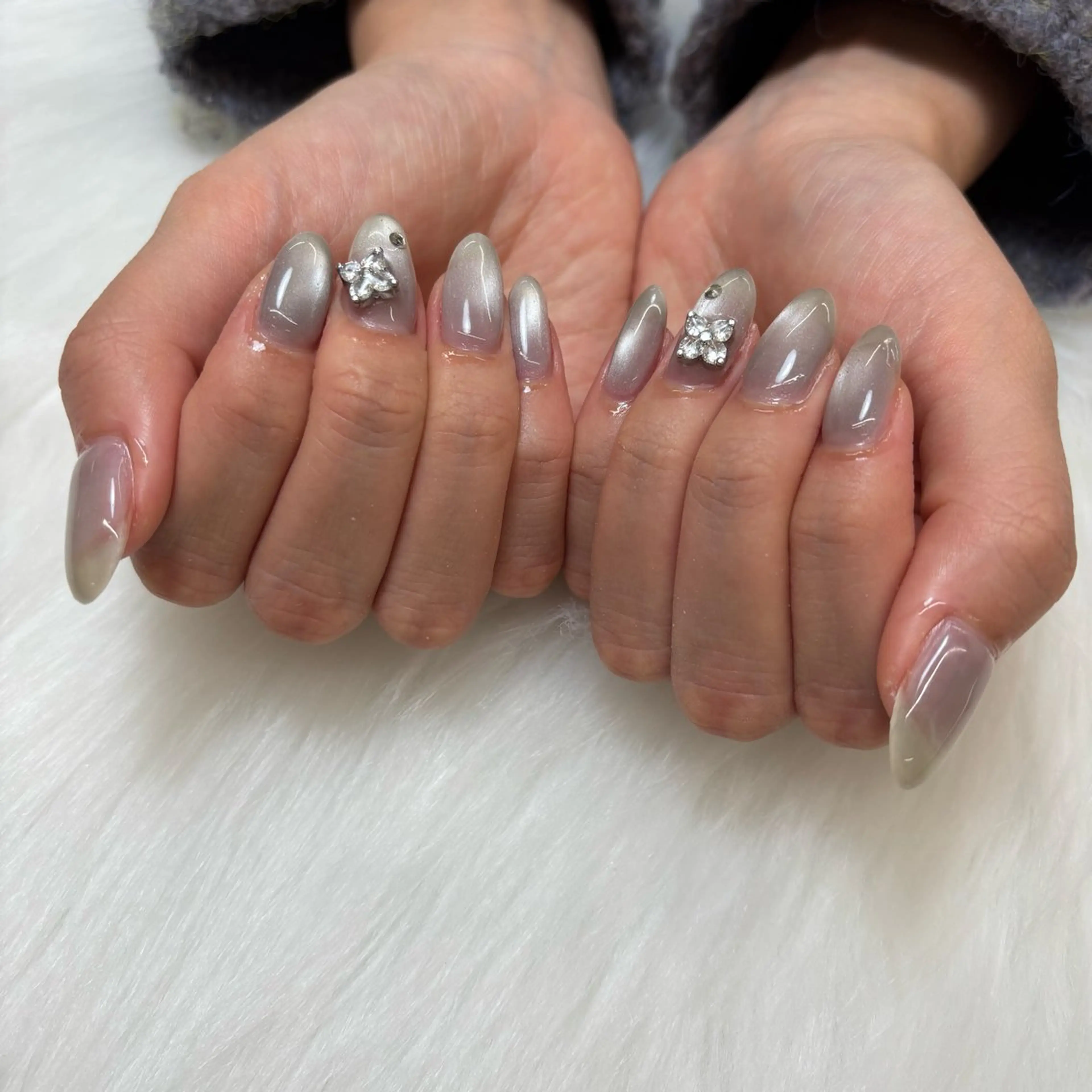 うる艶マグネットネイル💅🏻🧲 パーツ2本付け放題・ラメとの組み合わせ無料・ジェルオフ無料の写真