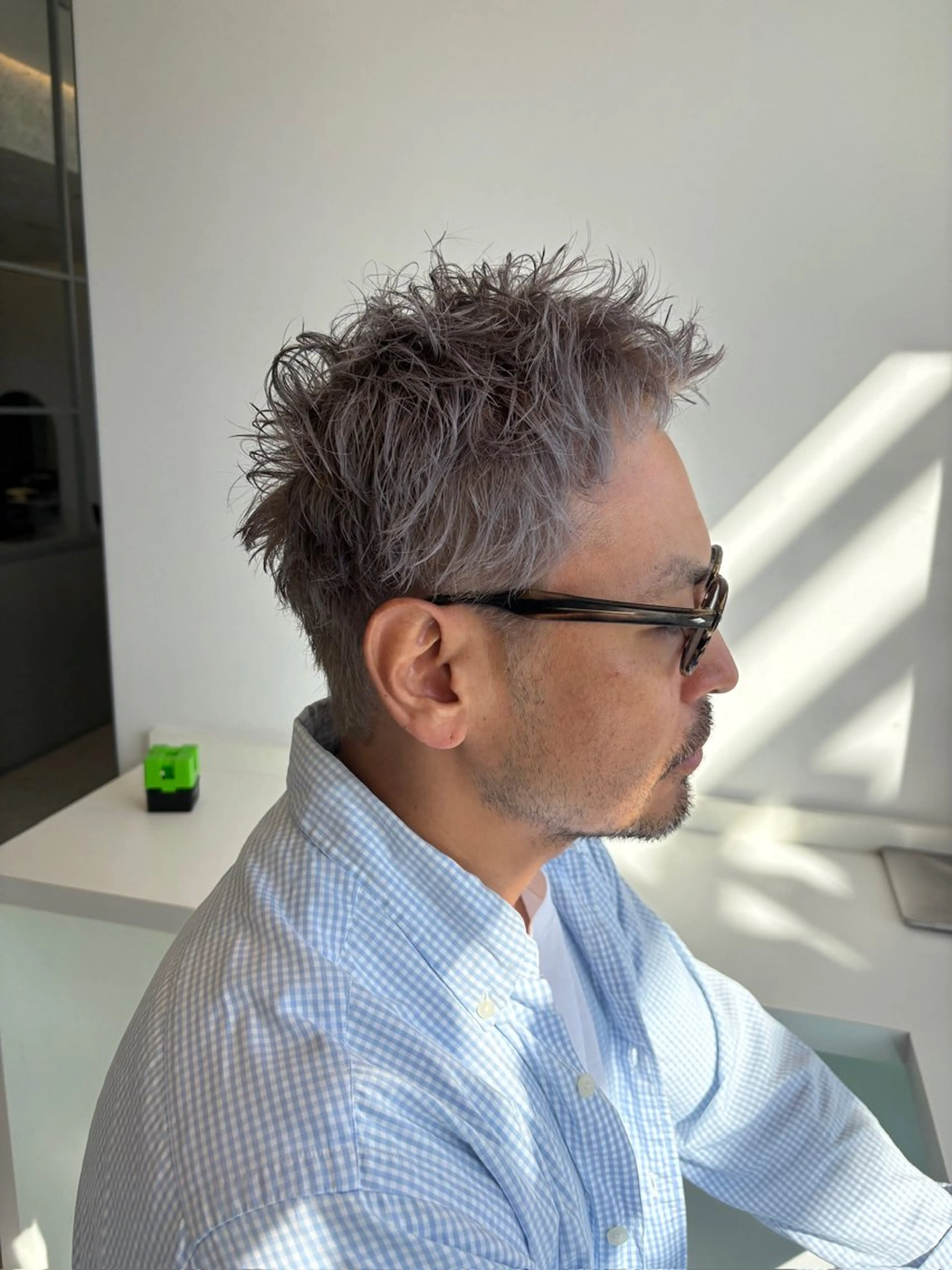 カラー シルバー ホワイトシルバー ヘアカラー トリートメント THE SKY所属・中 海斗のヘアスタイル