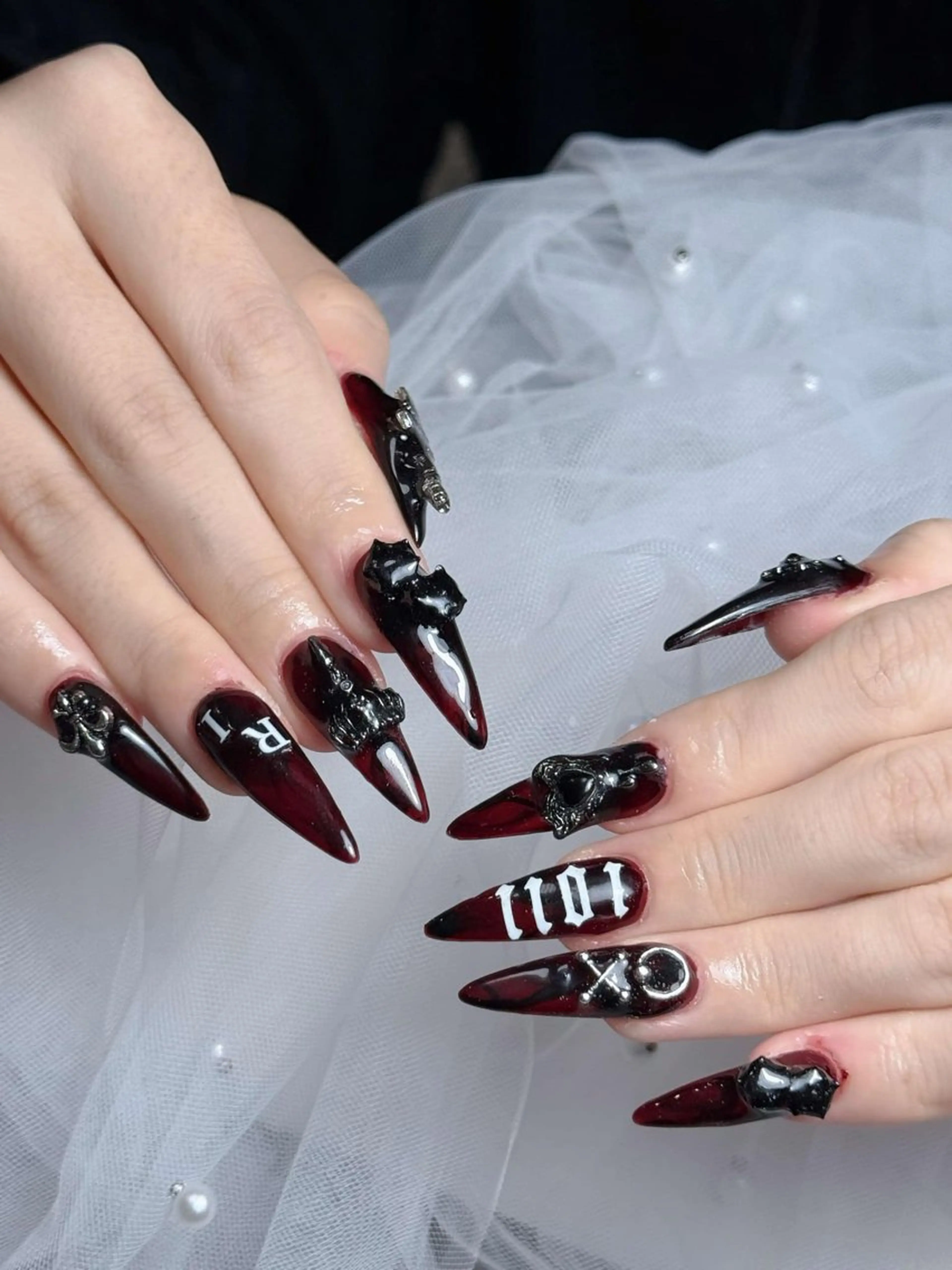 ネイル フレンチネイル ジェルネイル キラキラネイル 韓国ネイル マグネットネイル Julli nail studio所属・Julli NailStudioのネイルデザイン