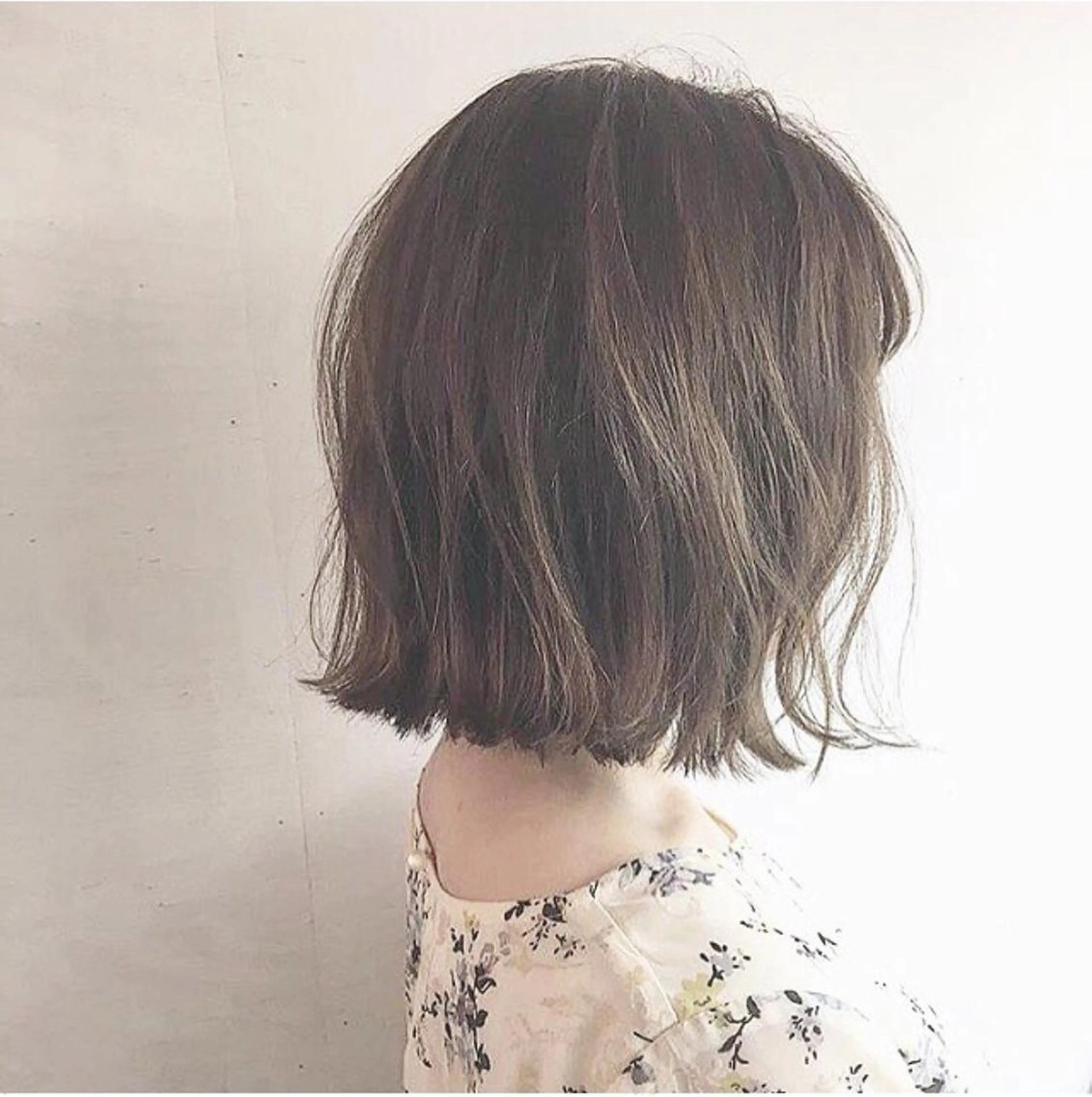 ショート カラー ボブ 外ハネヘア カット ヘアカラー トリートメント 松谷 遼のヘアスタイル