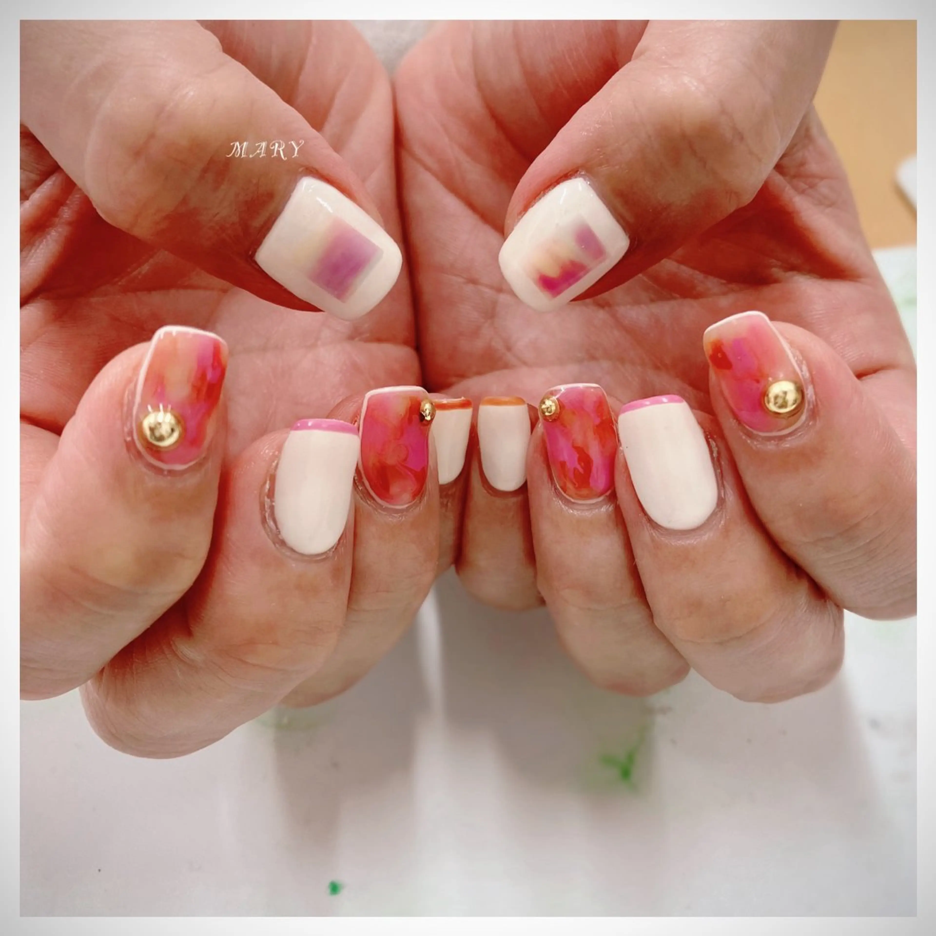 ネイル ニュアンスネイル ワンカラーネイル ピンク スクエアネイル ホワイト ハンドネイル Mary nail所属・Mary nail .narumiのネイルデザイン