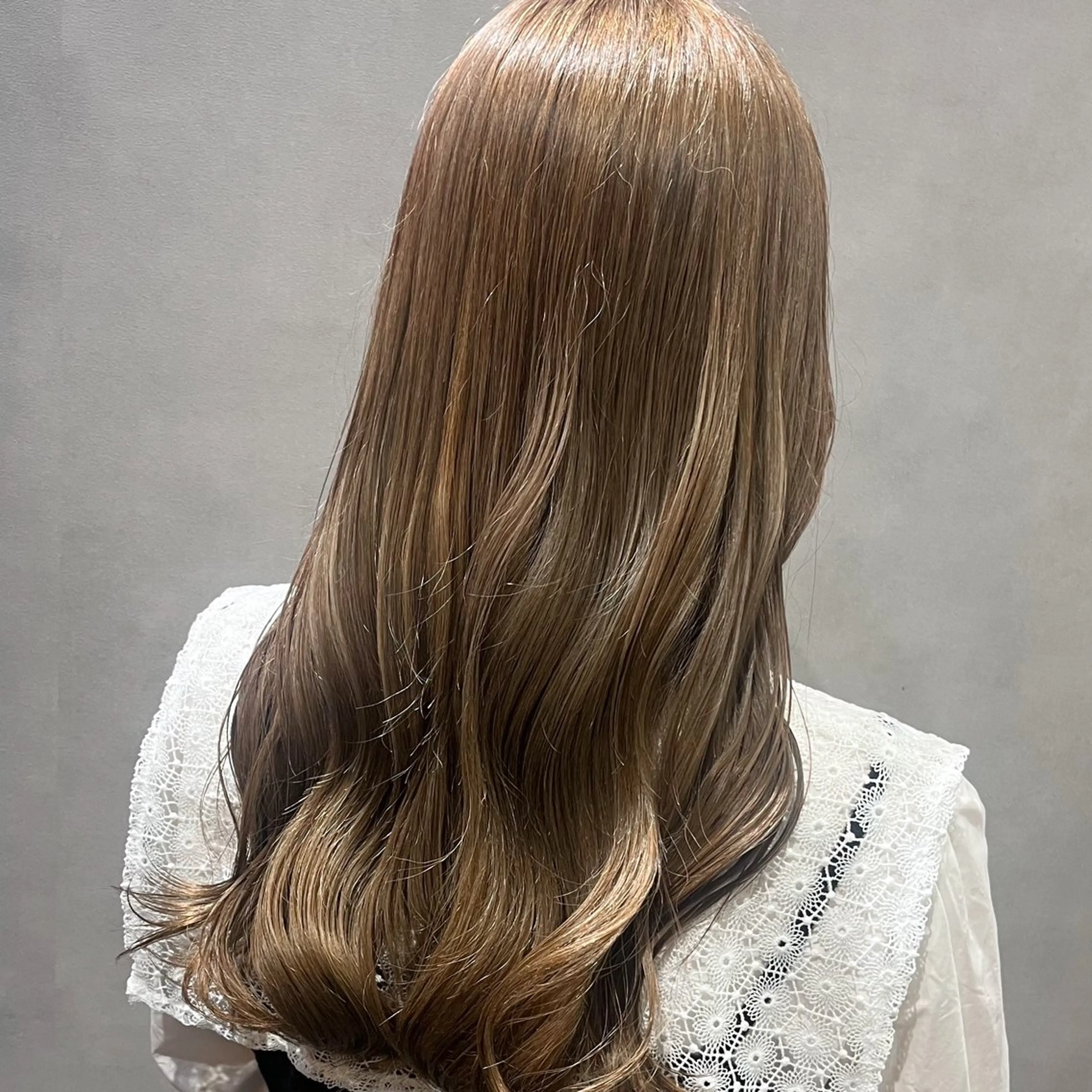 ロング ヘアアレンジ カット ヘアカラー トリートメント 伊藤 玲衣のヘアスタイル
