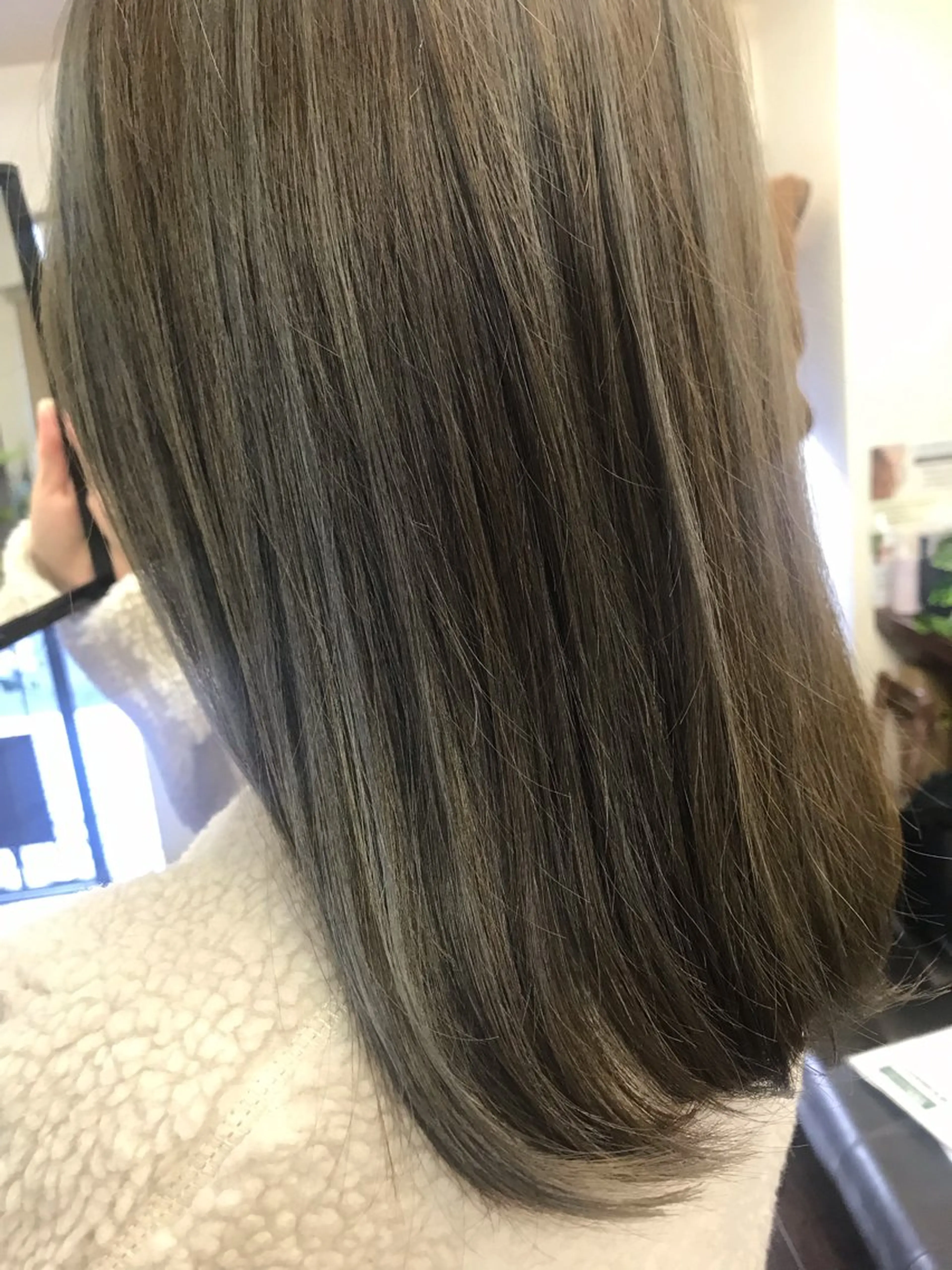 セミロング カラー 桧山 真のヘアスタイル