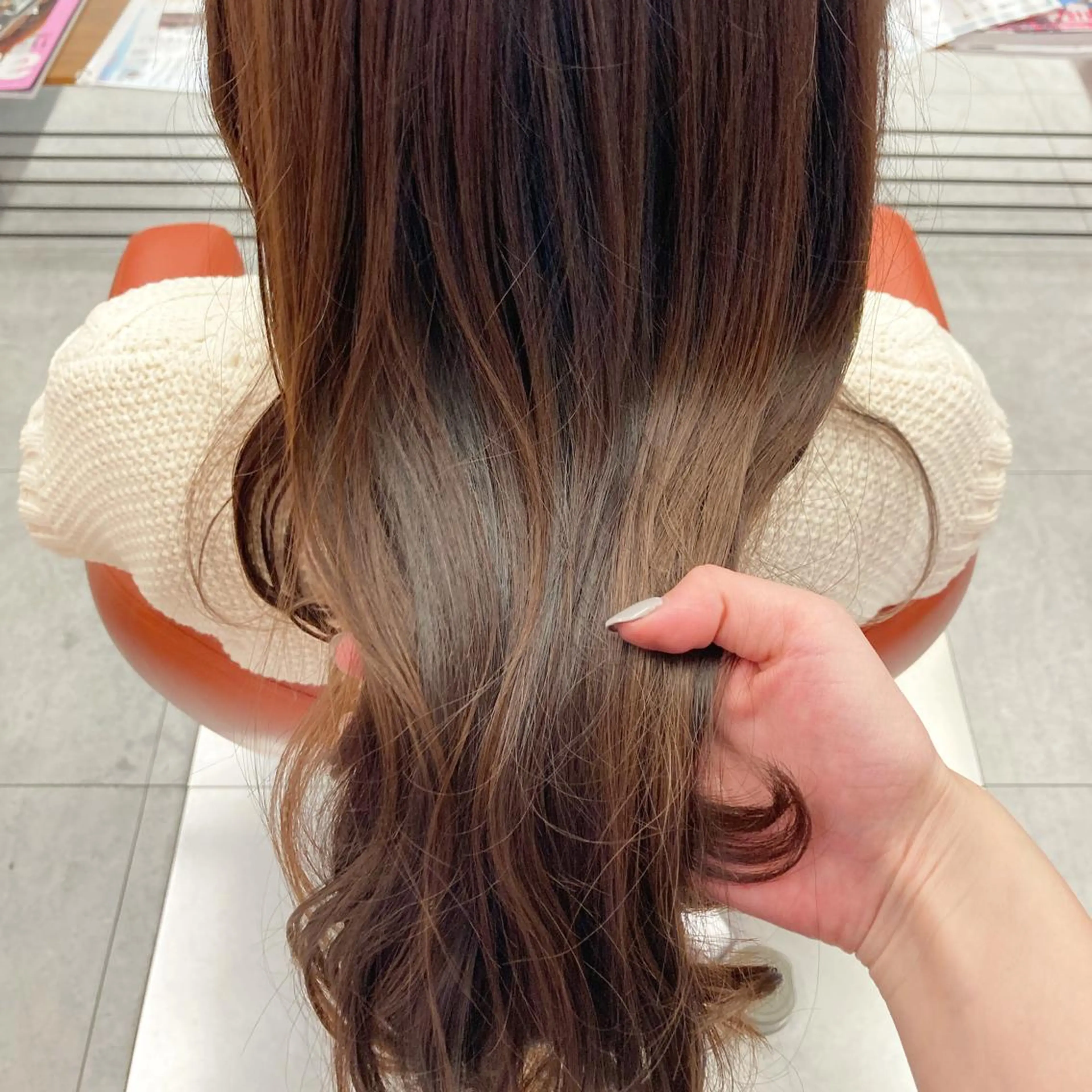 ロング カラー ハイライトカラー ハイライト 小森 衣純のヘアスタイル
