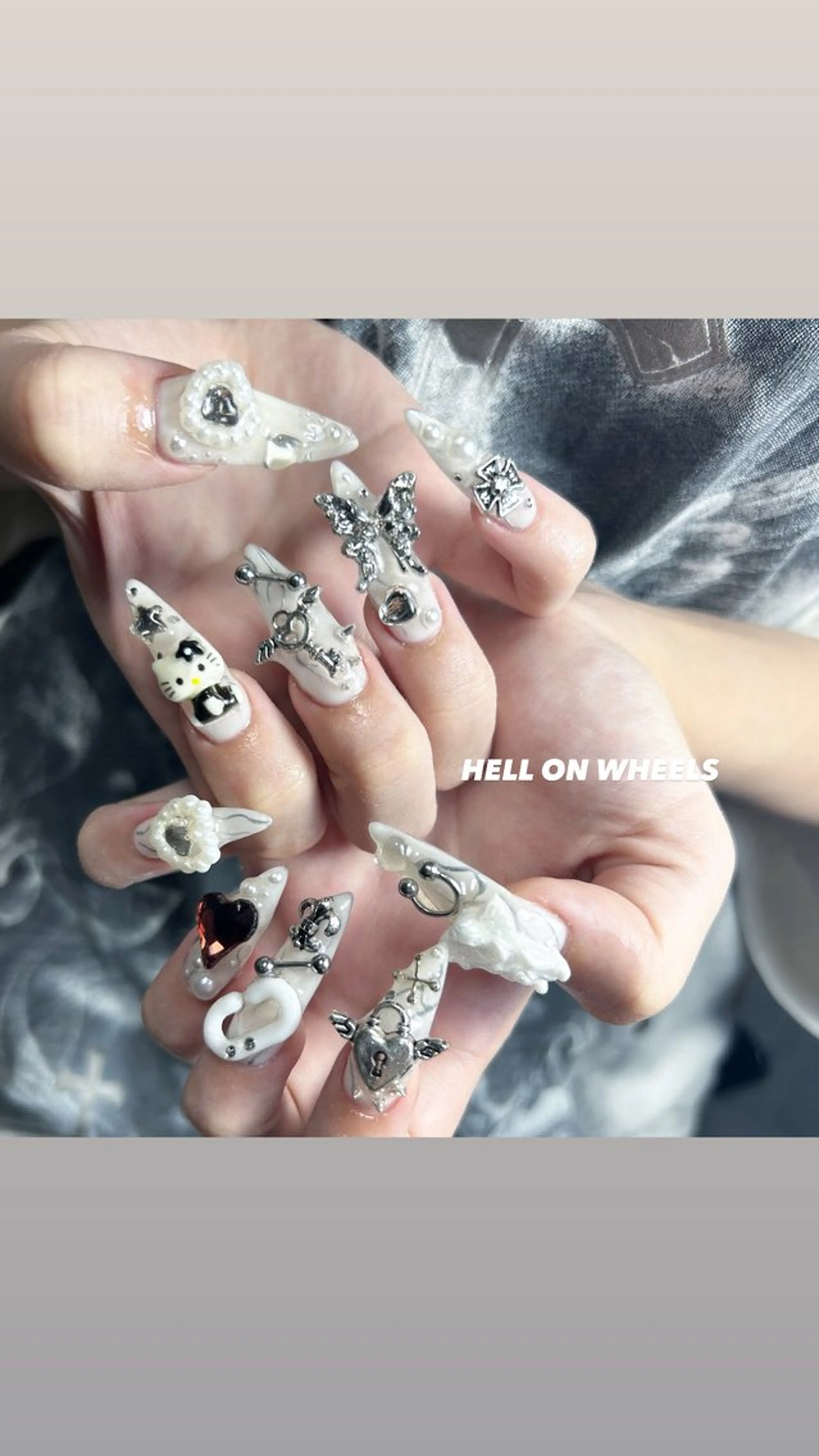 ネイル ホワイト ハンドネイル ⛓Miyu ⛓のネイルデザイン