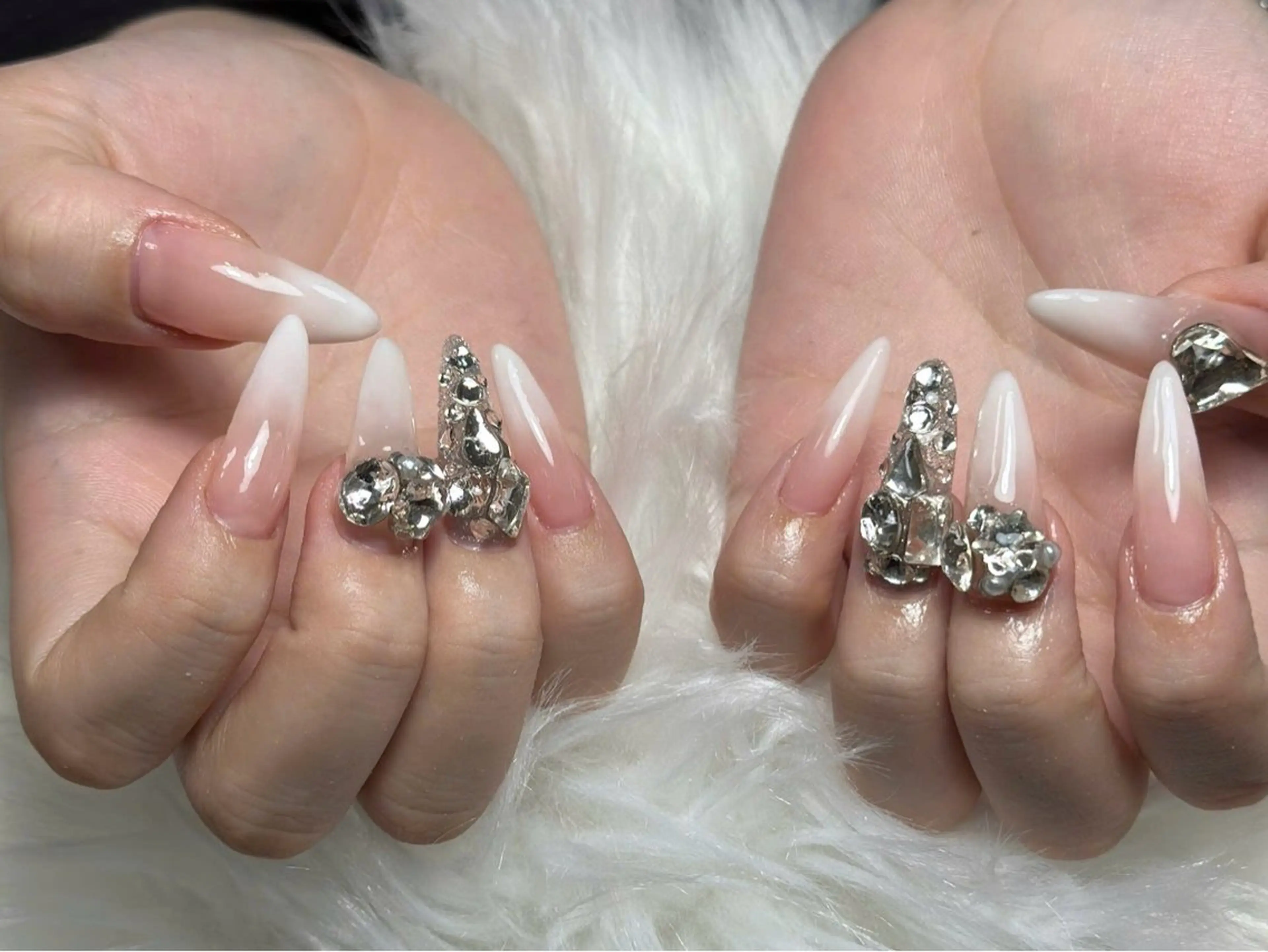 ネイル チークネイル フレンチネイル ラメ(グリッター) マグネットネイル ニュアンスネイル HA NIのネイルデザイン