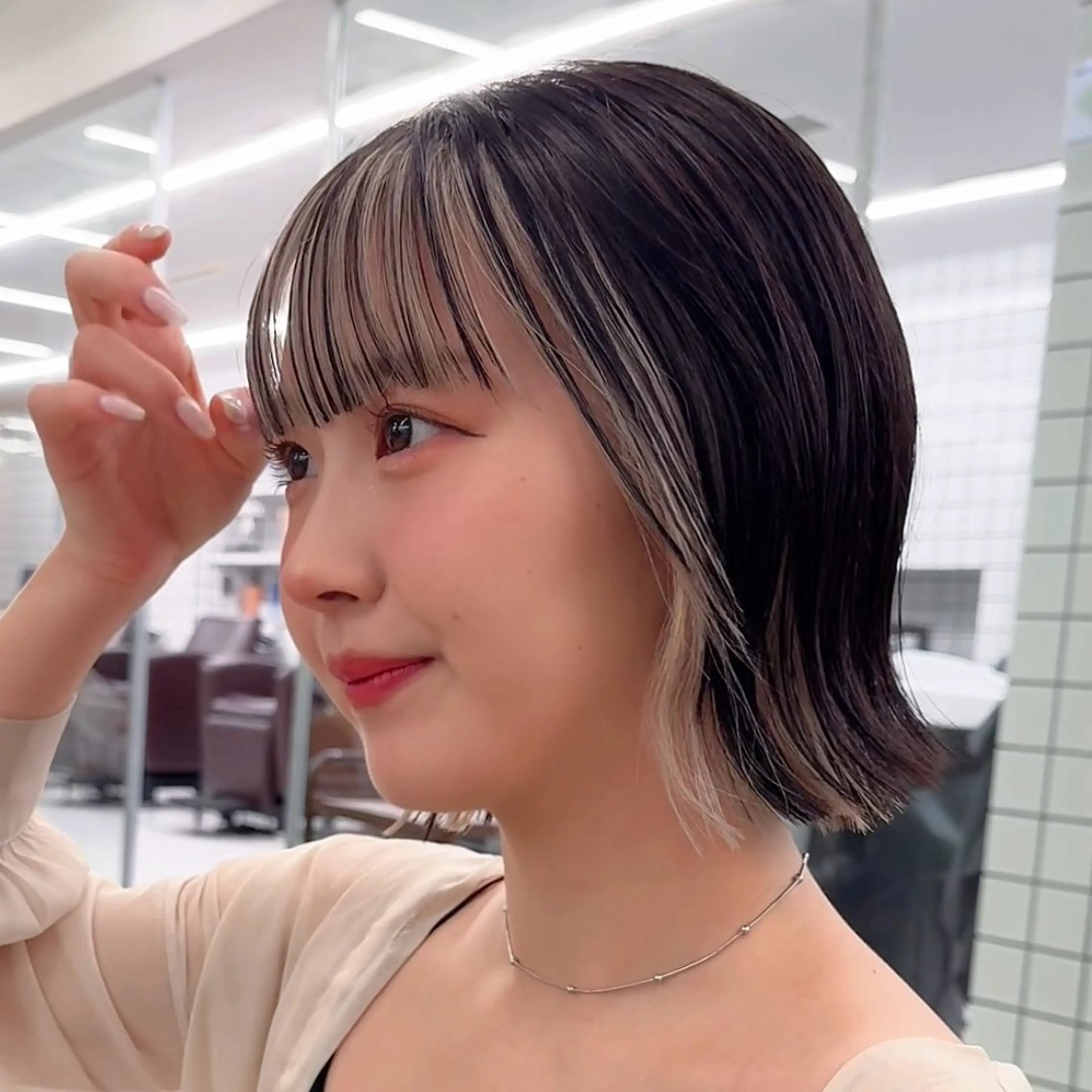 ショート カラー カット ヘアカラー トリートメント 顔周り/レイヤー/ ベージュ/みっきーのヘアスタイル