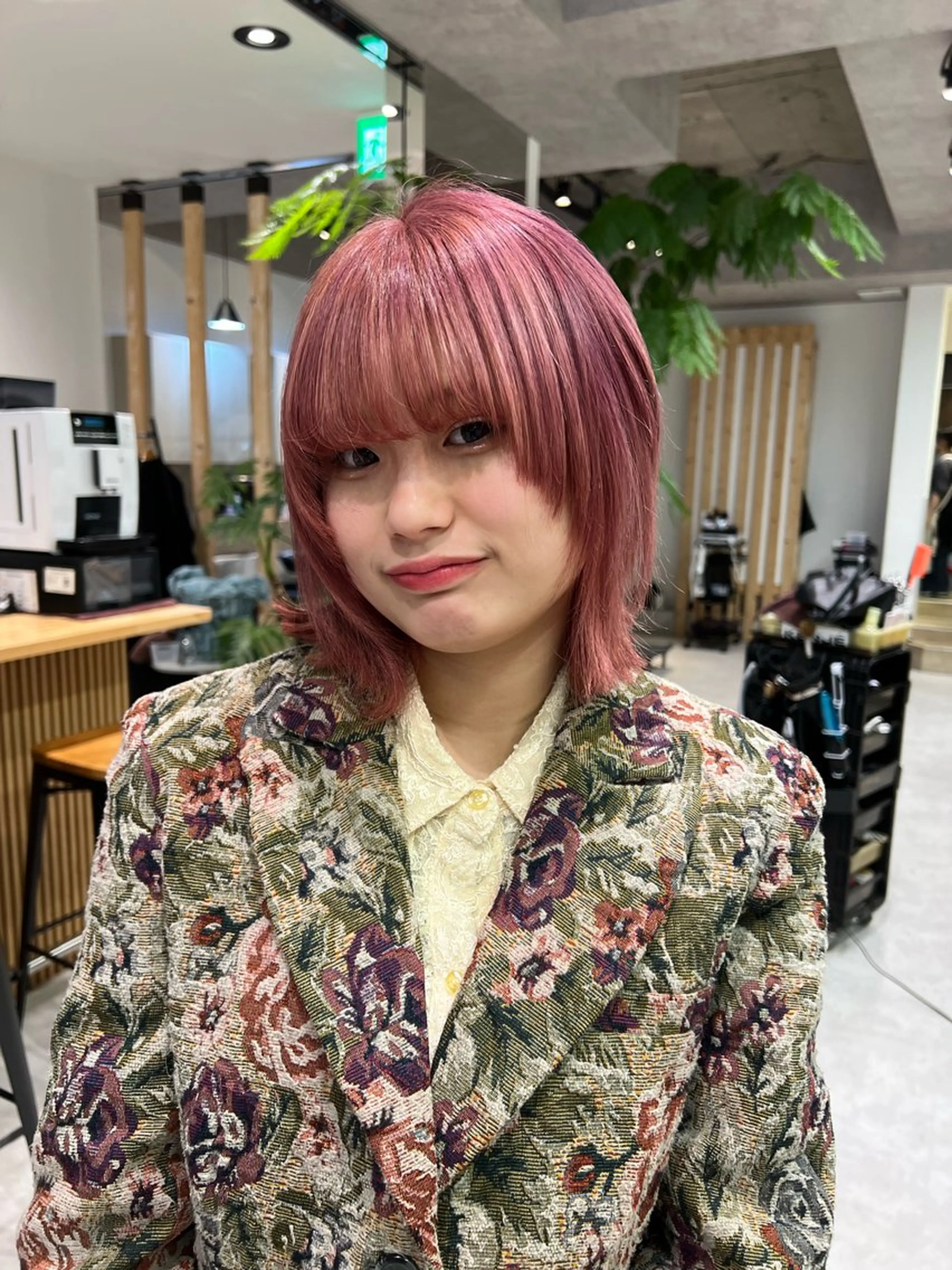 ショート カラー カット ヘアカラー トリートメント ダブルカラーブリーチ 髪質改善　縮毛矯正のヘアスタイル