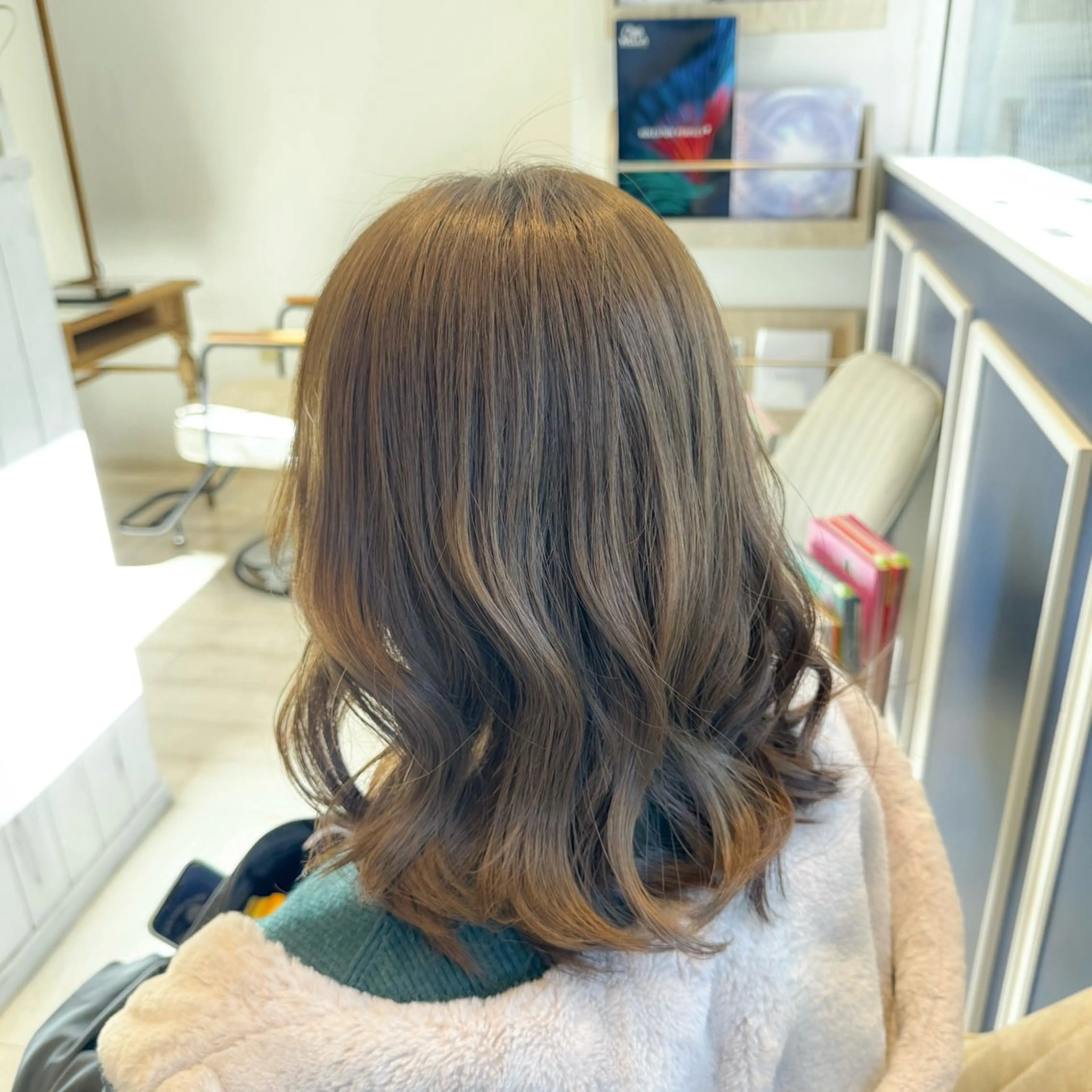 ミディアム カラー ベージュカラー オリーブベージュ カット ヘアカラー 吉田 新平のヘアスタイル