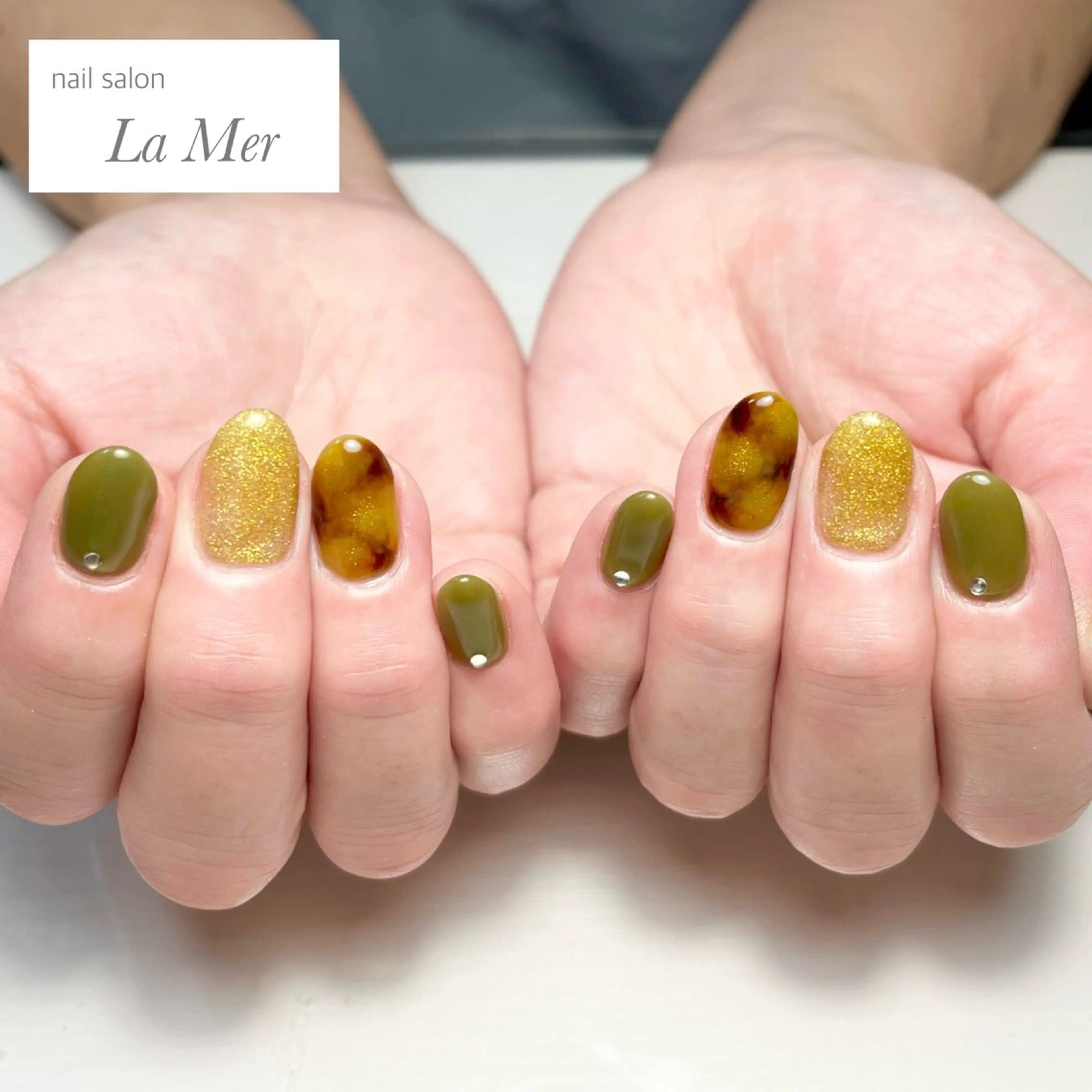 ネイル べっ甲ネイル ゴールド グリーン ニュアンスネイル ストーンネイル ハンドネイル nailsalon La Merのネイルデザイン