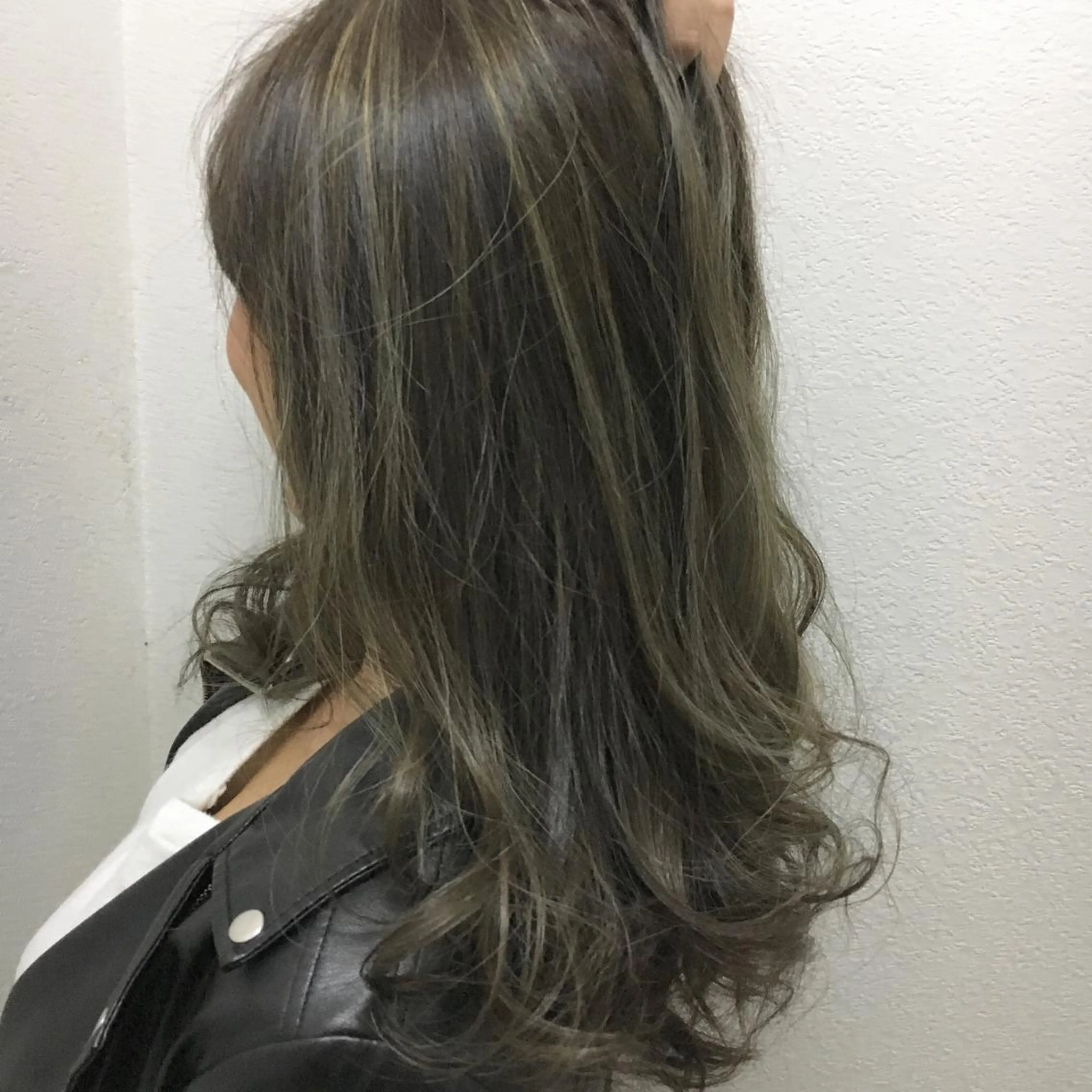 セミロング カラー アディクシーカラー アッシュ 透明感カラー グレージュ ハイライトカラー JIL BLAN 京都のヘアスタイル