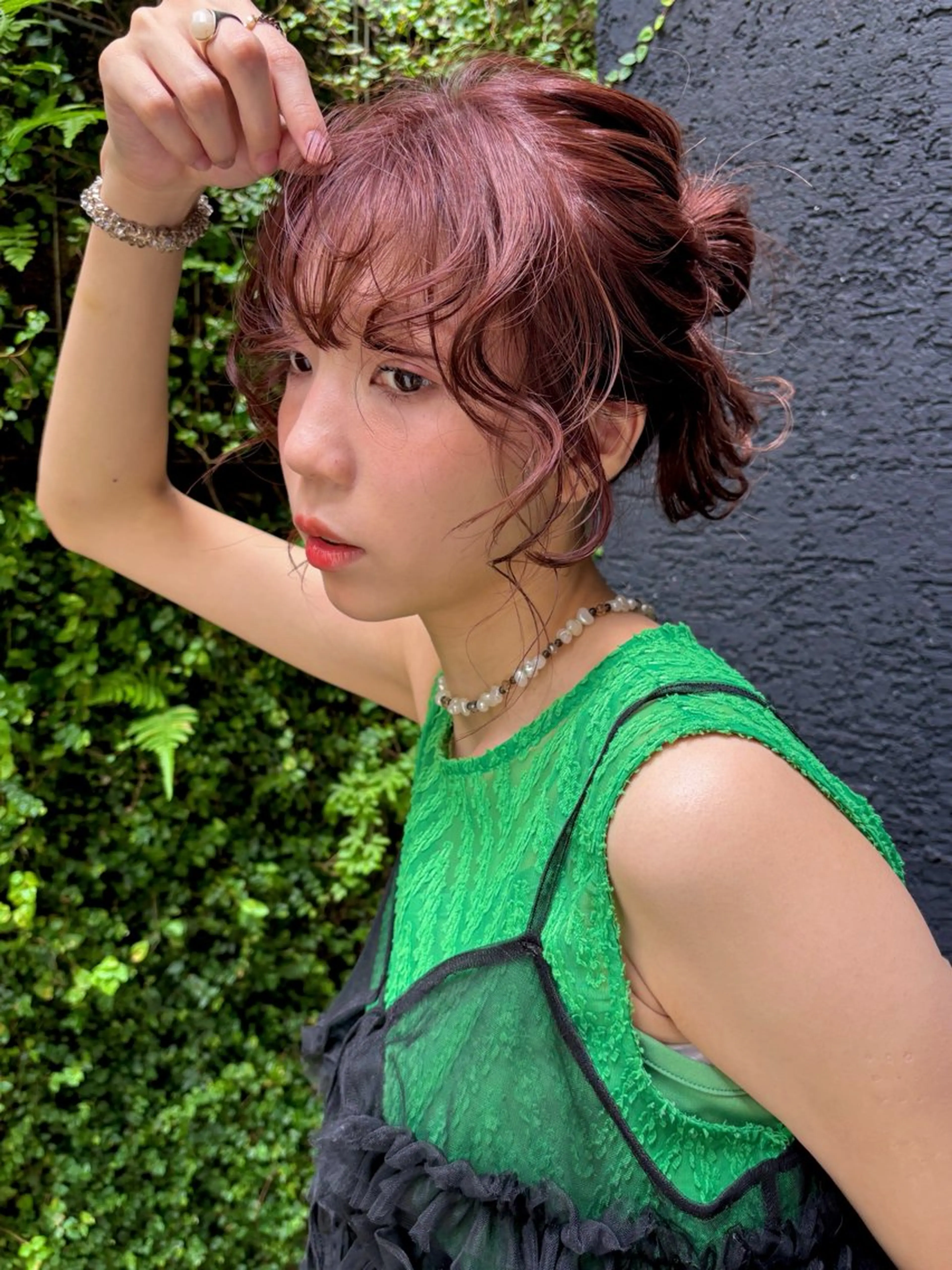 セミロング カラー ベージュカラー ブリーチ ボルドーカラー ブラウンカラー カシス ヘアカラー 暖色カラー/天神/ ヘイマサクラのヘアスタイル