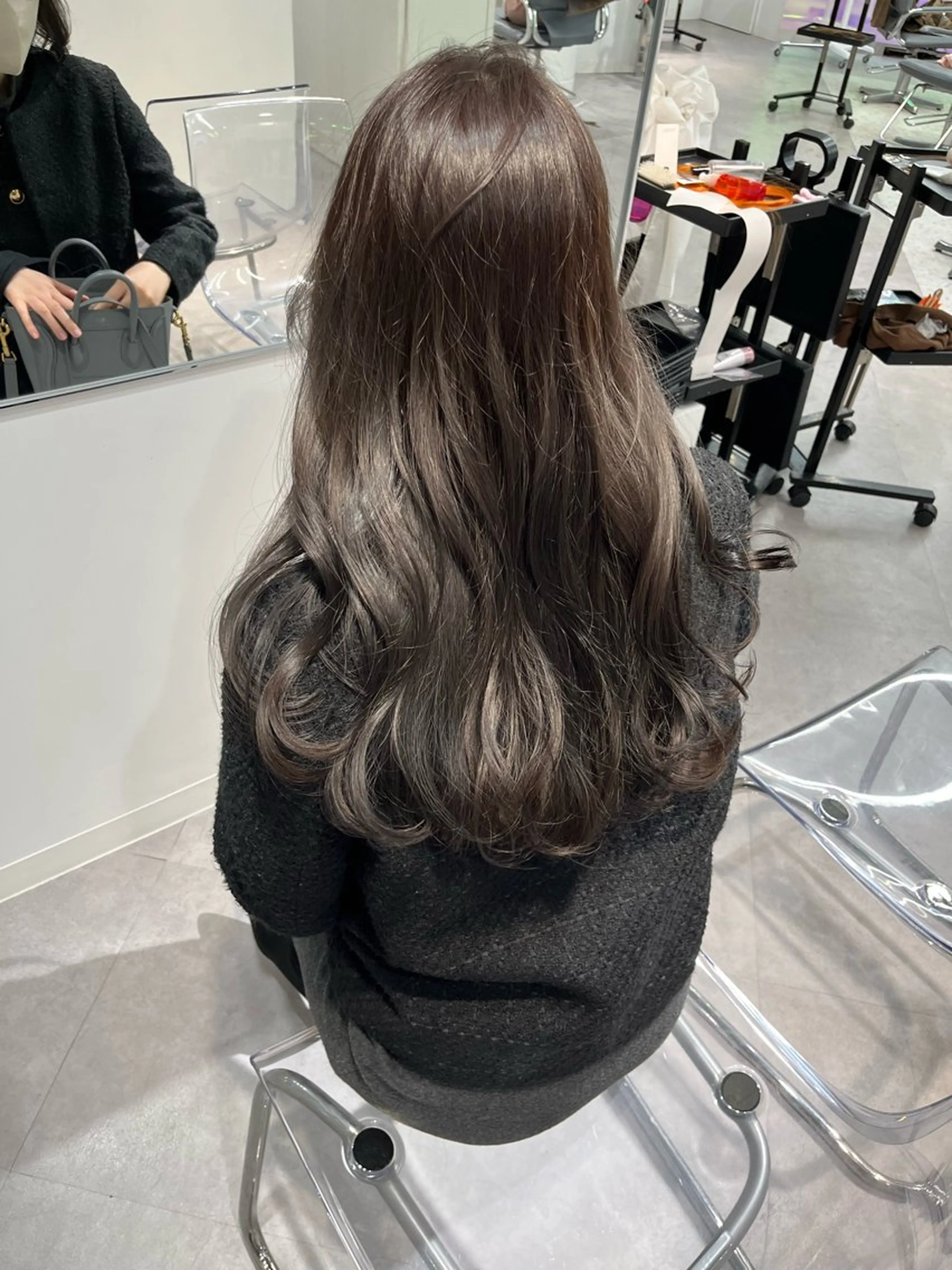 ロング カラー アッシュ アッシュグレー グレージュ オリーブグレージュ オリーブグレー カット ヘアカラー トリートメント 韓国レイヤー/新宿/ 髪質改善/岡崎のヘアスタイル