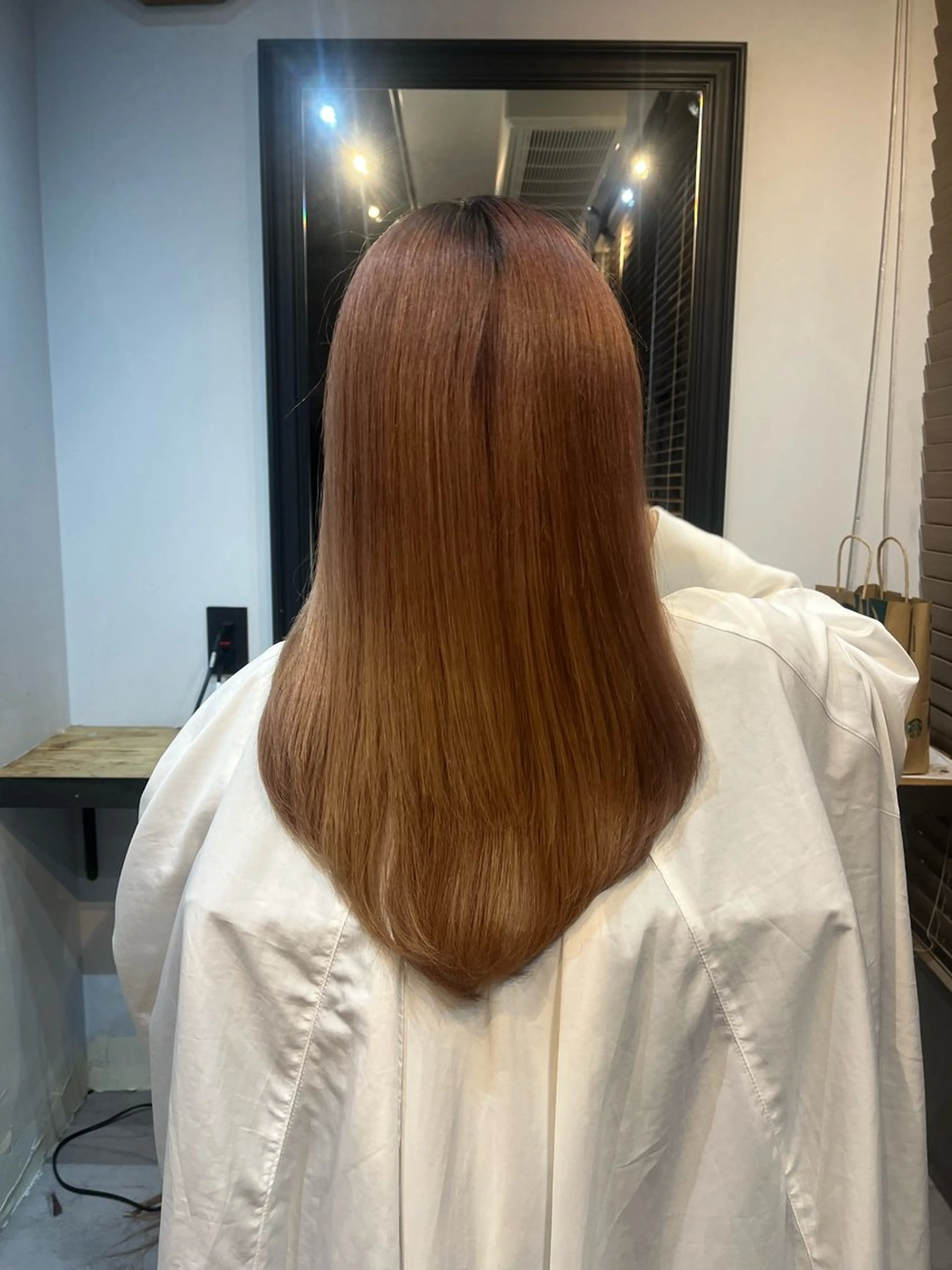 ロング 顔周りカット レイヤーカット SOURCE cia所属・伊東 花のヘアスタイル
