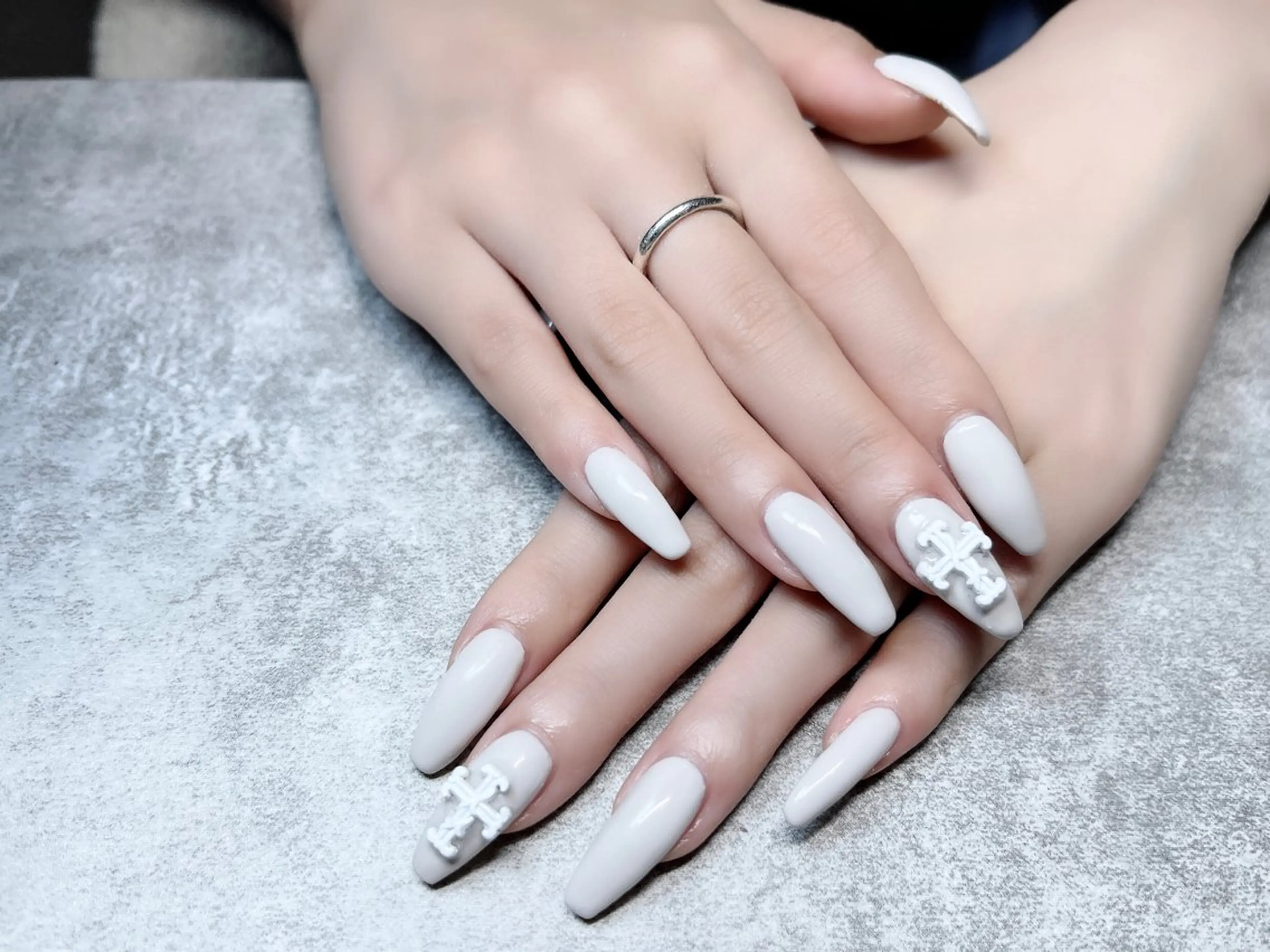 ネイル ホワイト glance nailのネイルデザイン