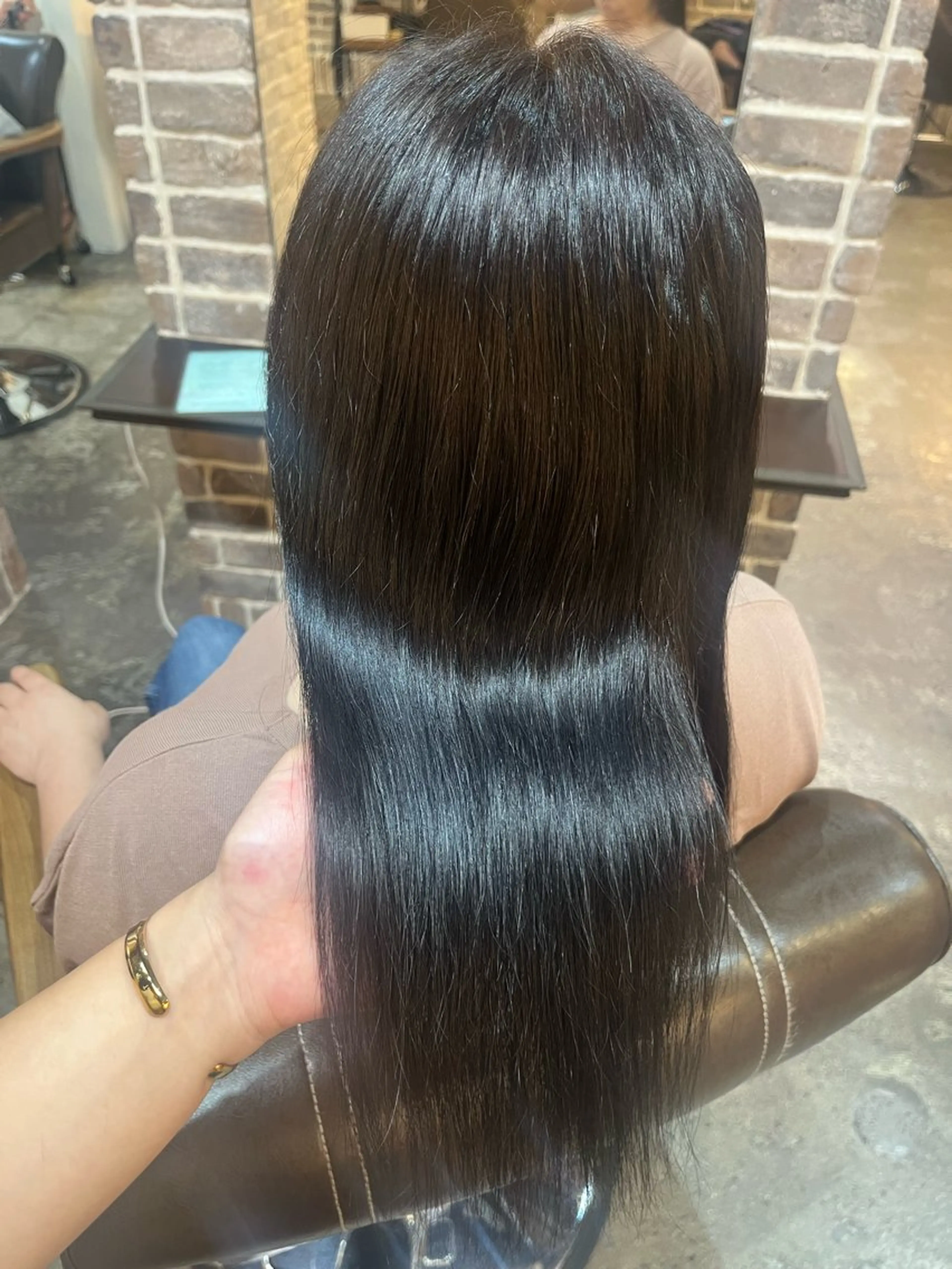 セミロング カット ヘアカラー トリートメント ACROあべの店所属・ブリーチ/縮毛矯正 モデル/徳田真緒のヘアスタイル