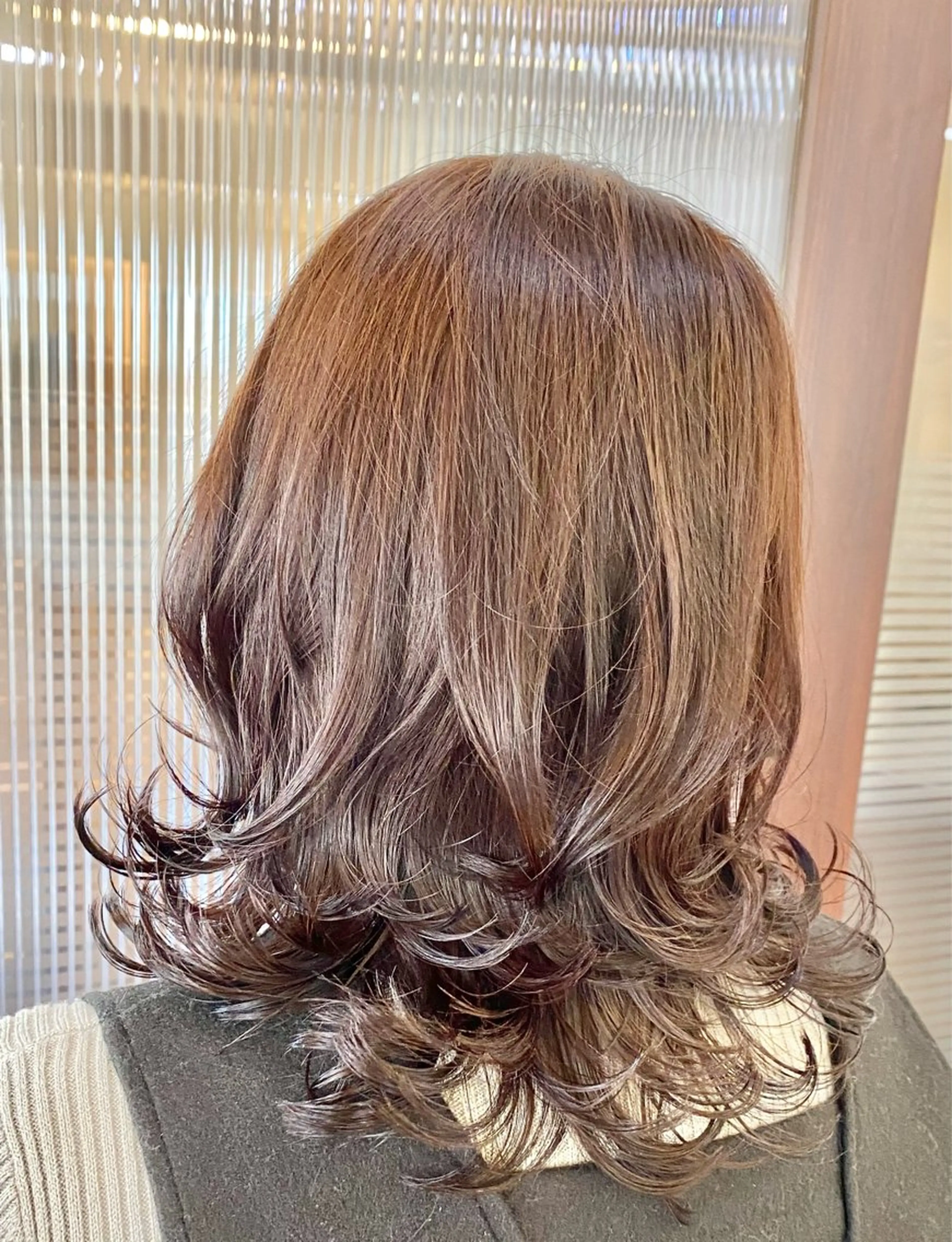 ミディアム 鈴木 千恵子のヘアスタイル