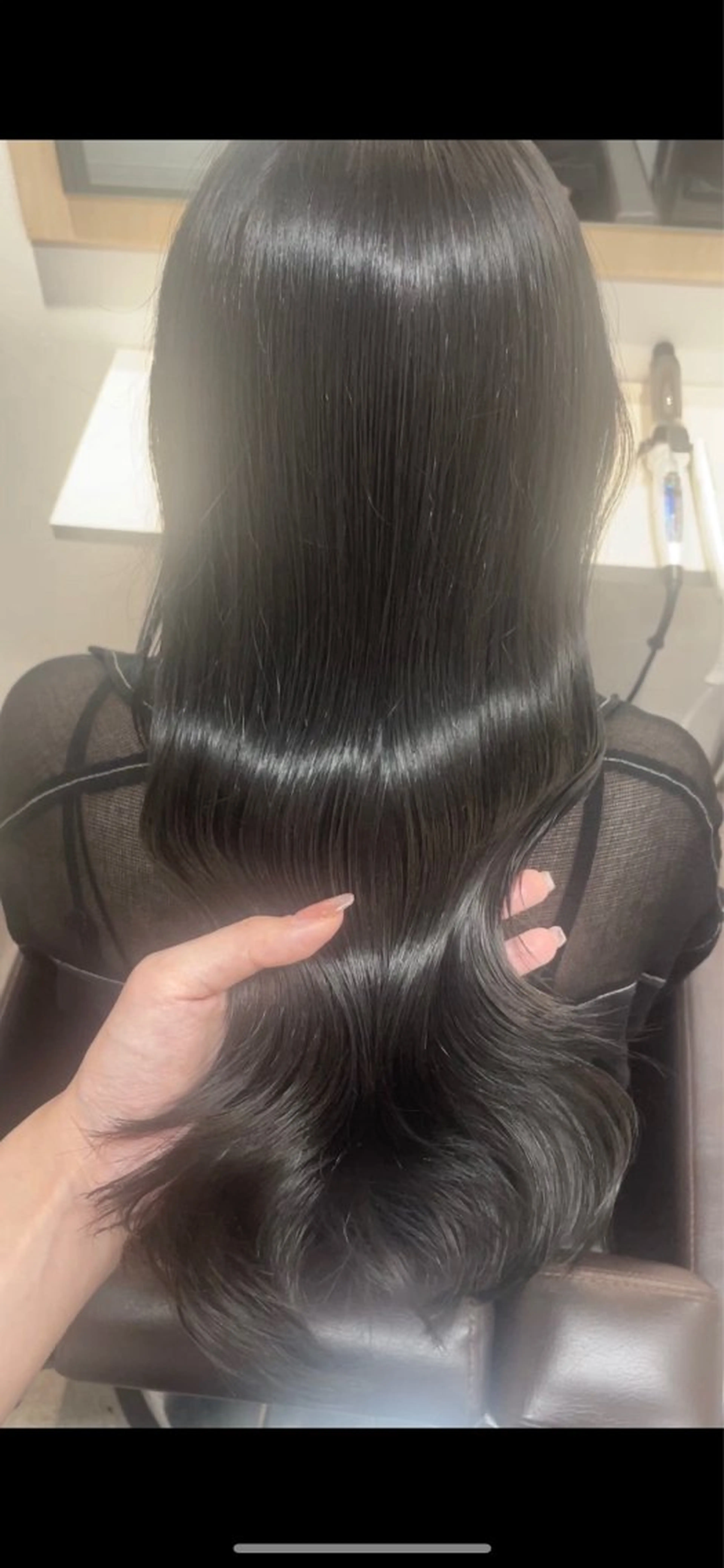 ロング カラー 黒髪 ブルーカラー ブルーブラック ブルーグレー ブルージュ カット ヘアカラー トリートメント BEBE所属・ブリーチなし 透明感カラーKANAのヘアスタイル