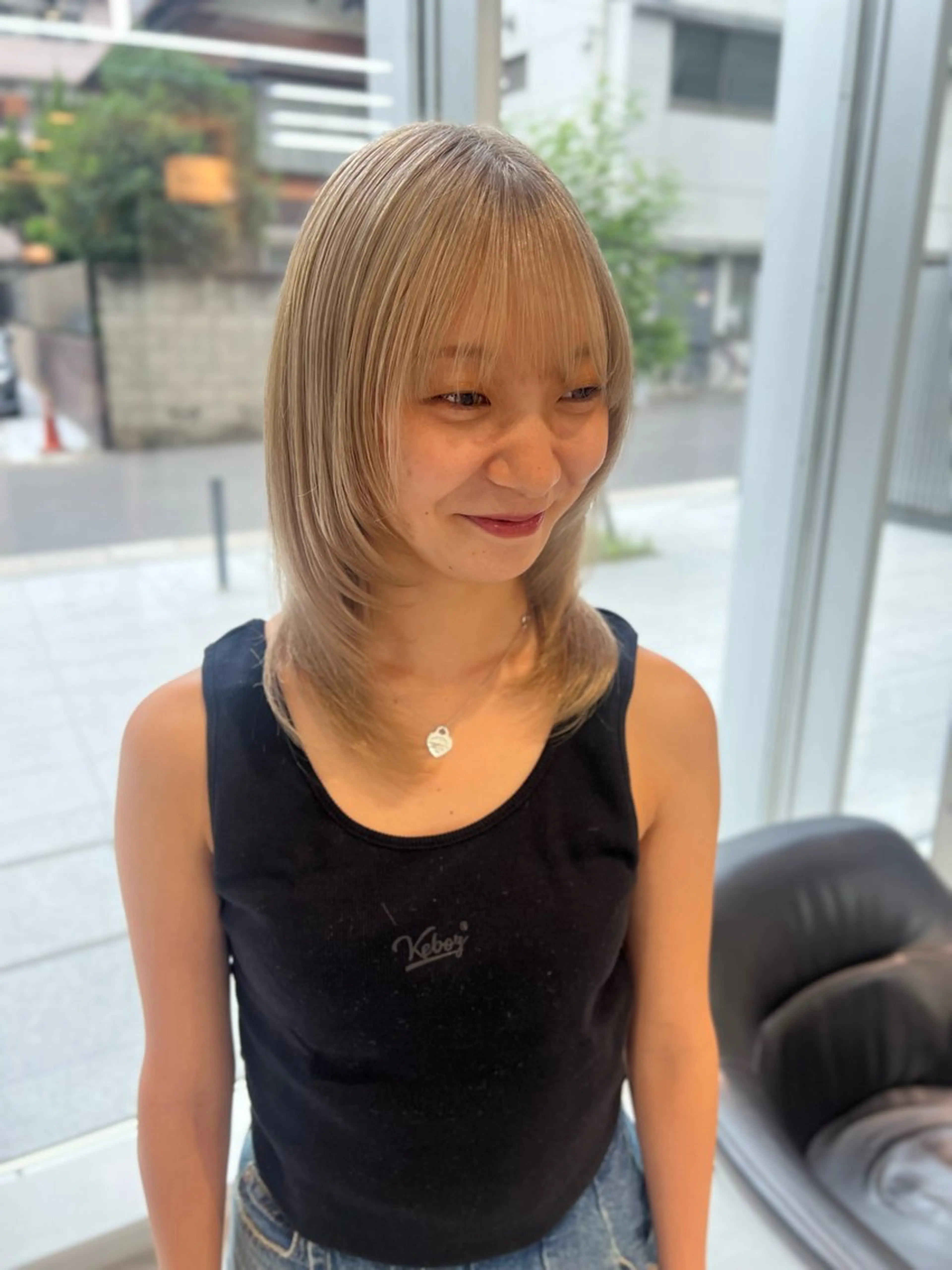 ミディアム カラー ブリーチ ブロンド グレージュ 顔周りカット レイヤーカット カット ヘアカラー トリートメント KENTO/ レイヤーカット/艶髪のヘアスタイル