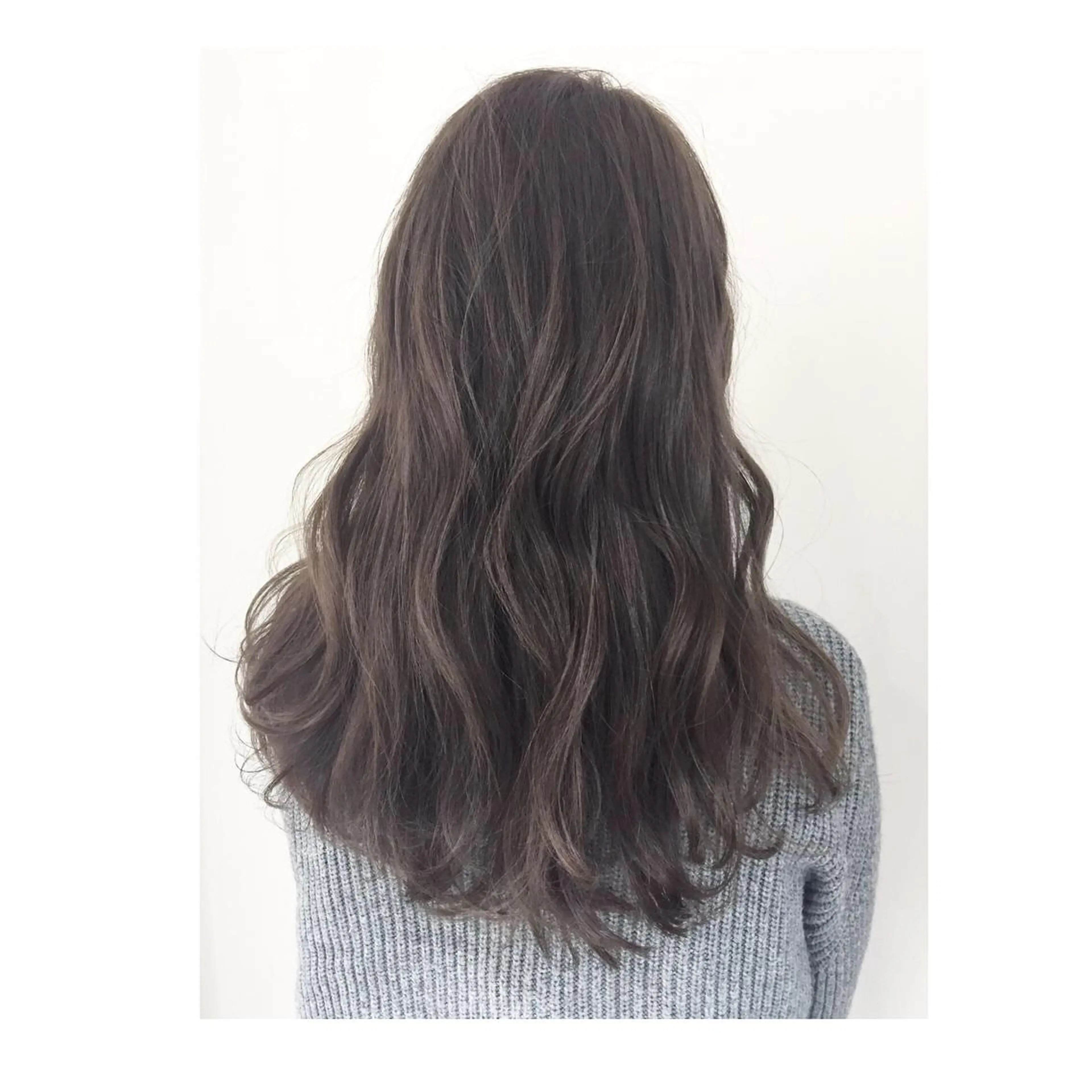 セミロング カラー グレージュ ハイライトカラー イルミナカラー ハイライト ✂️小顔カット✂️ 山本有紀のヘアスタイル