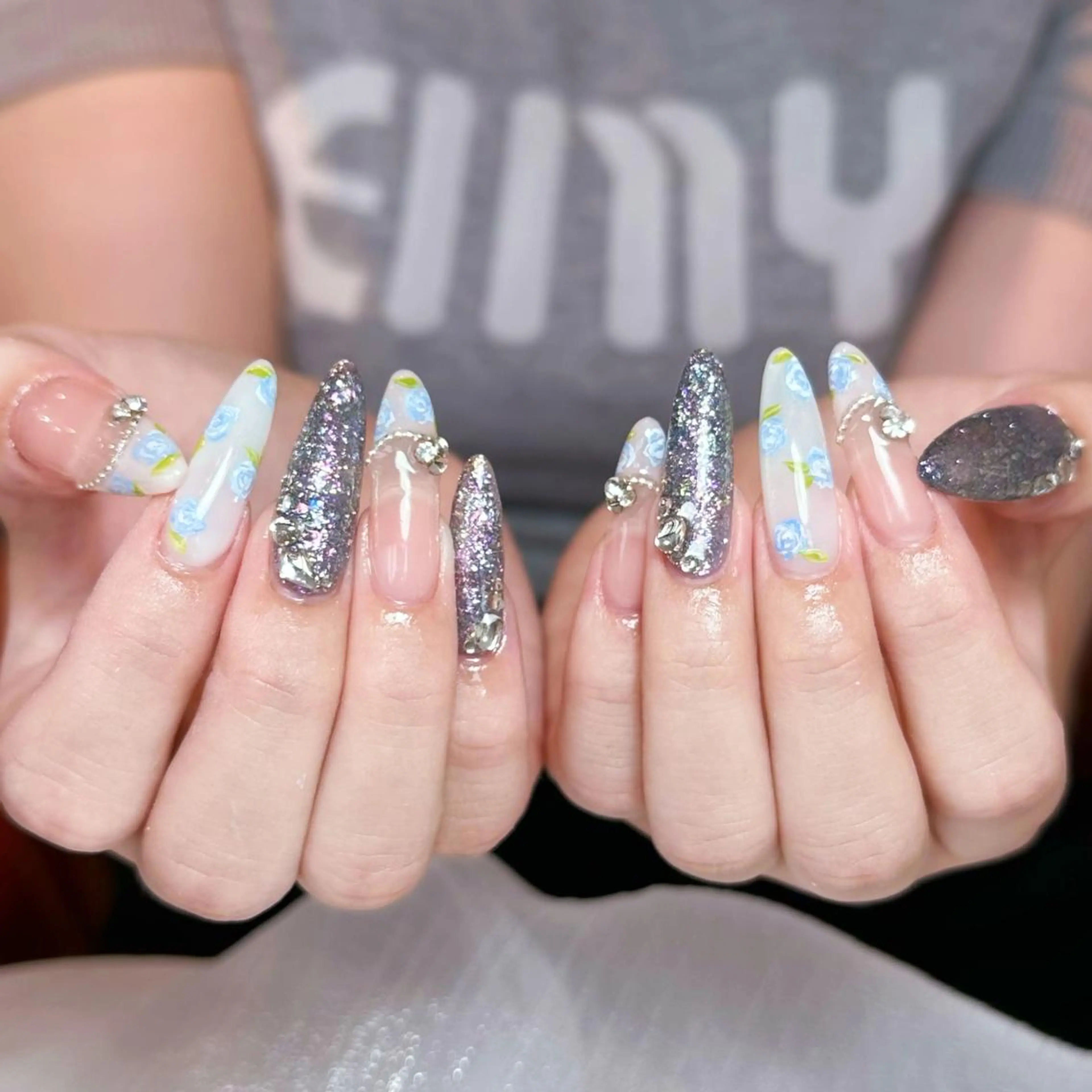 ネイル アートネイル オーロラネイル ガーリー キラキラネイル マグネットネイル ハンドネイル YOYO 💅のネイルデザイン