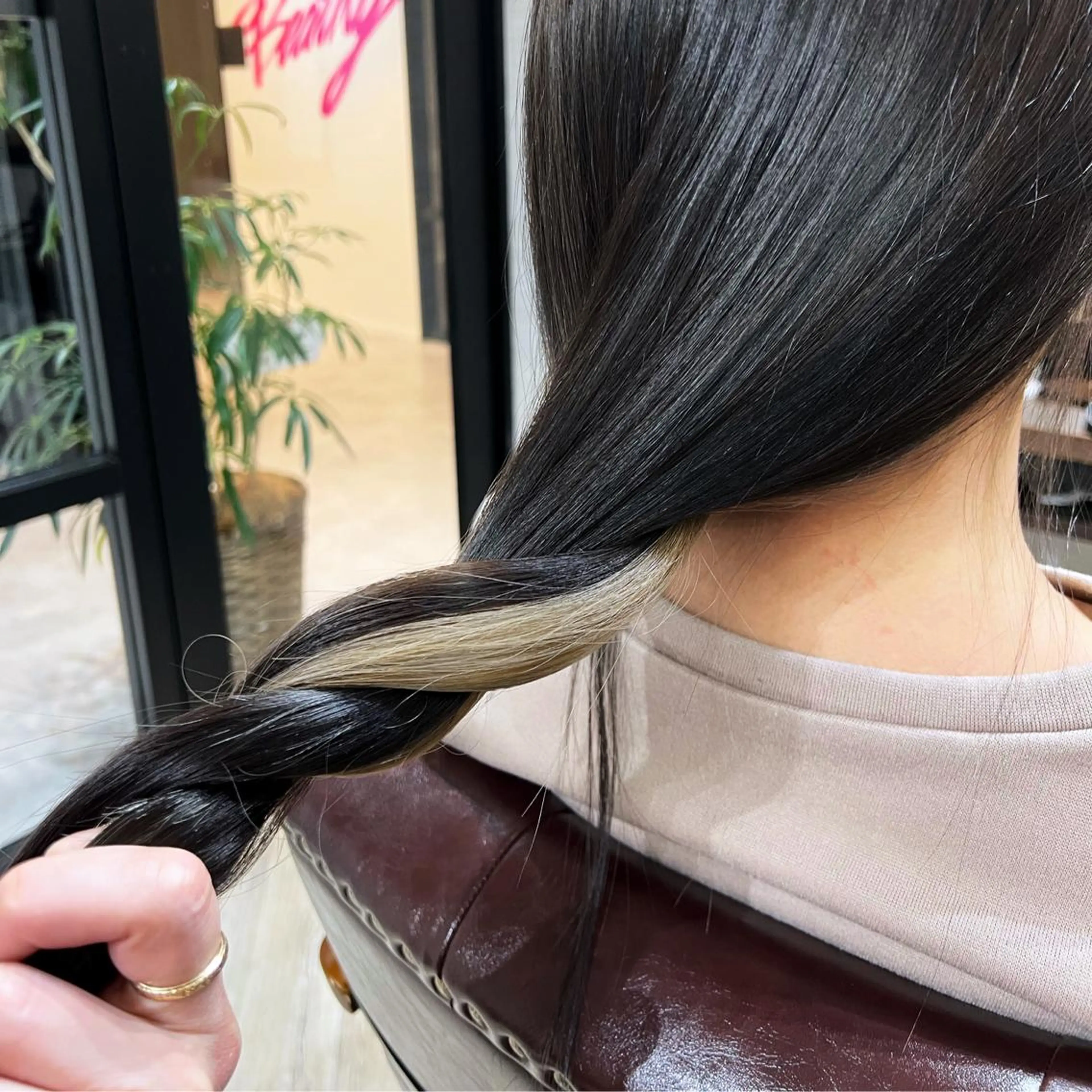 セミロング カラー インナーカラー 髪質改善×大人可愛い 艶髪🫧ダイトのヘアスタイル