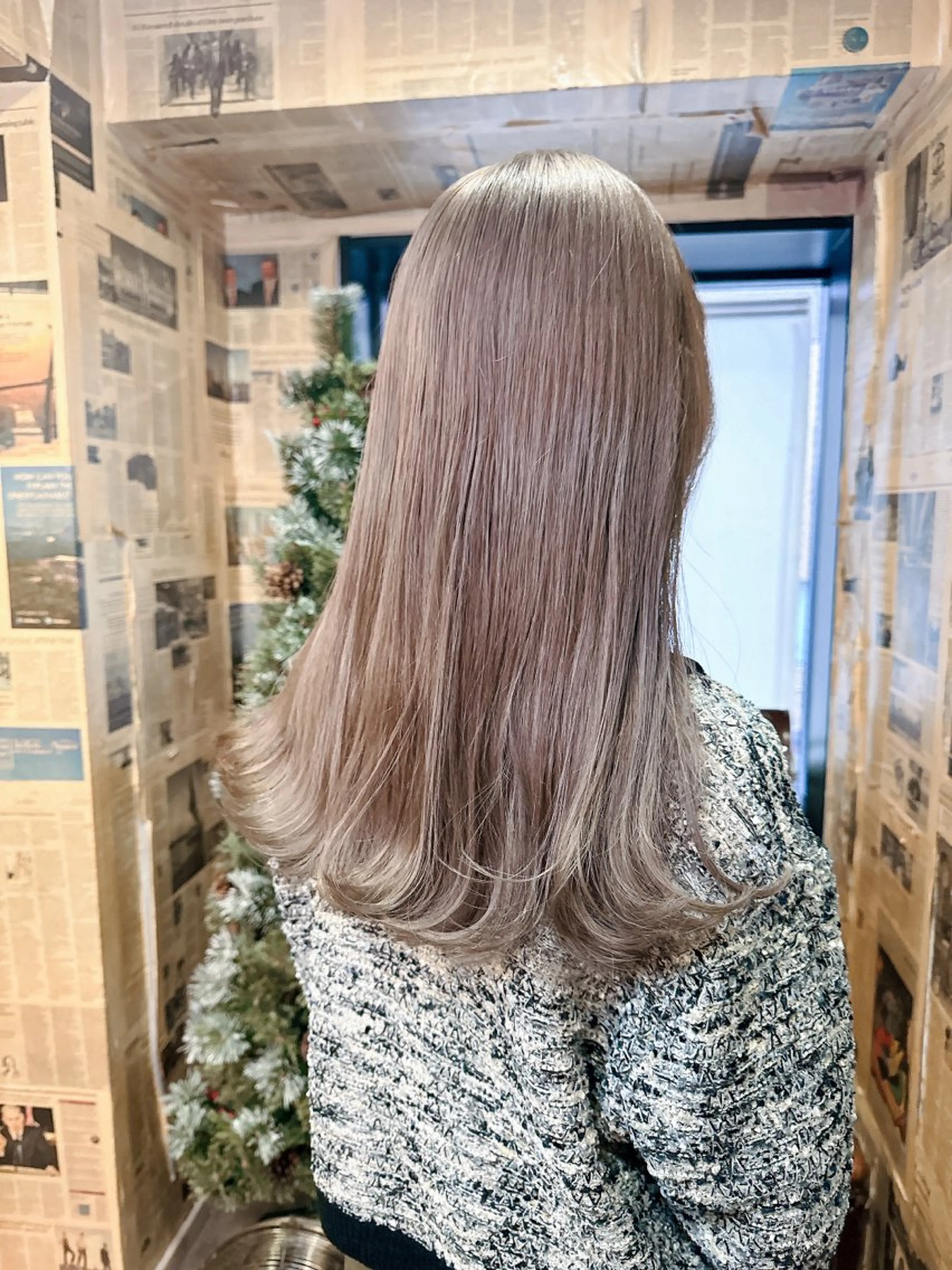 セミロング カラー ベージュカラー ブリーチ ミルクティーベージュ ピンクカラー パープルカラー Chic シックのその他イメージ