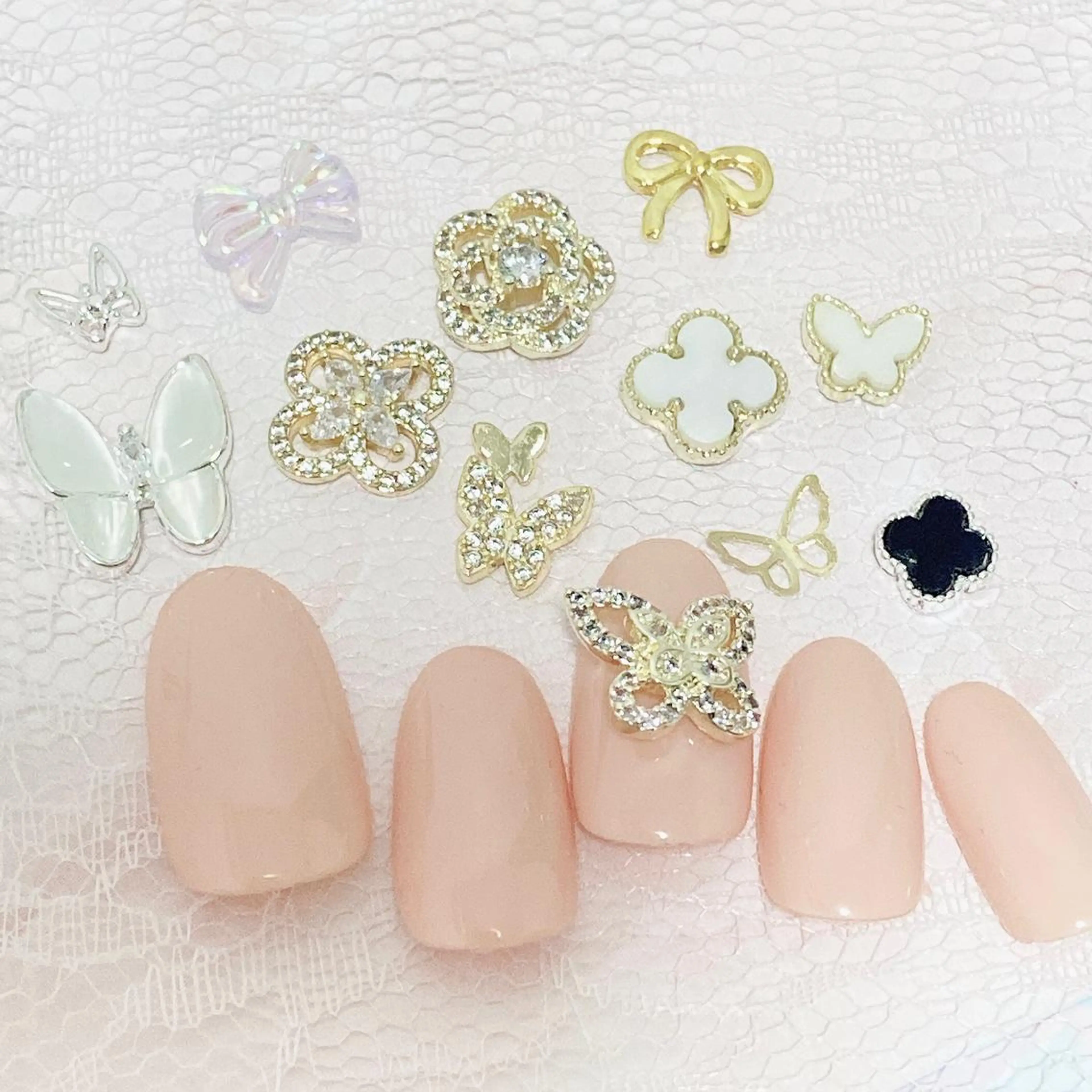 ネイル キラキラネイル プライベートネイルサロンkoyubi.所属・新宿南口 Mayaのネイルデザイン