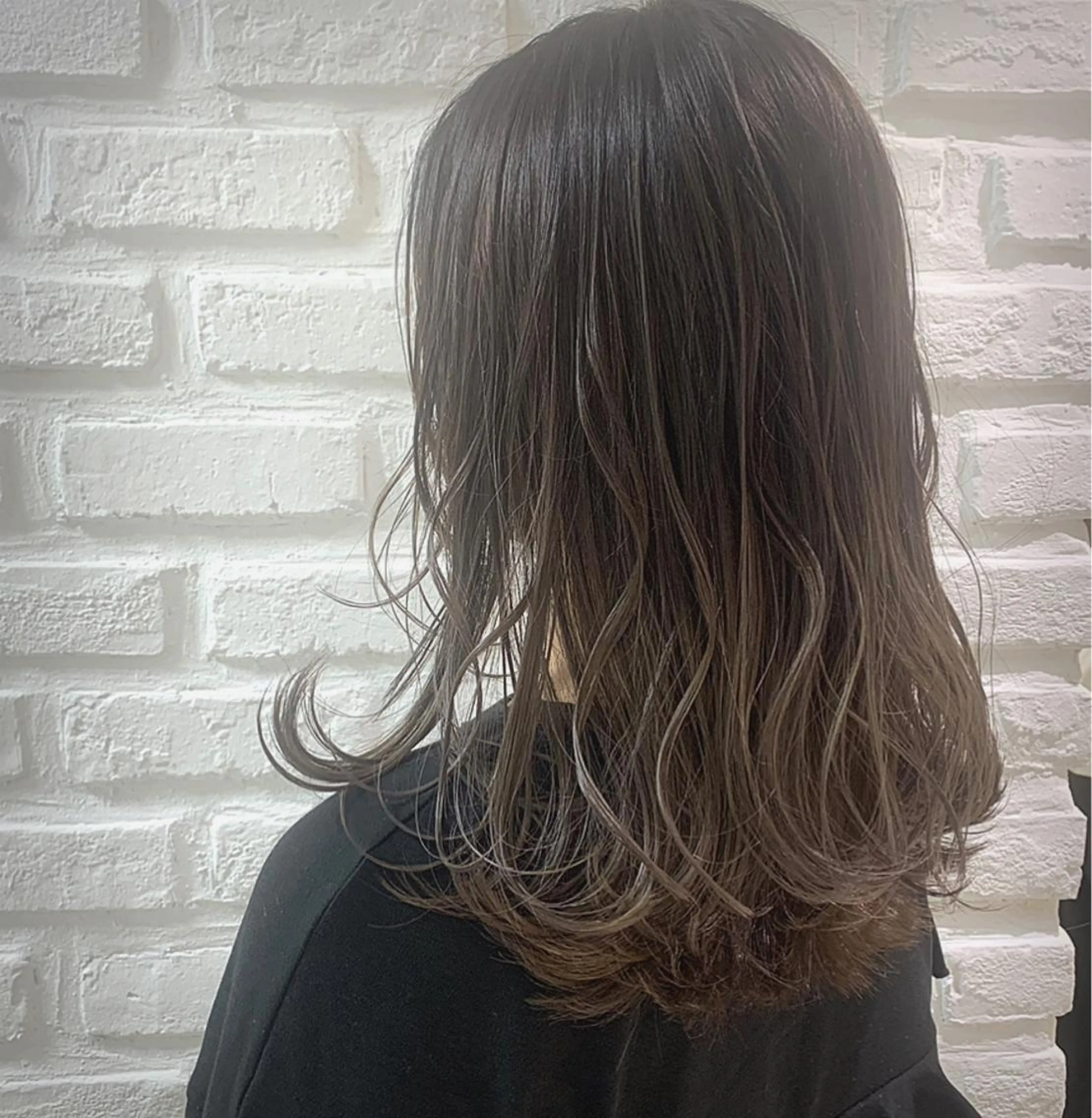 ロング カラー アッシュ バレイヤージュ ブリーチ ケアブリーチ グラデーションカラー ヘアカラー トリートメント 【デザインカラー】 粥川佳日望のヘアスタイル
