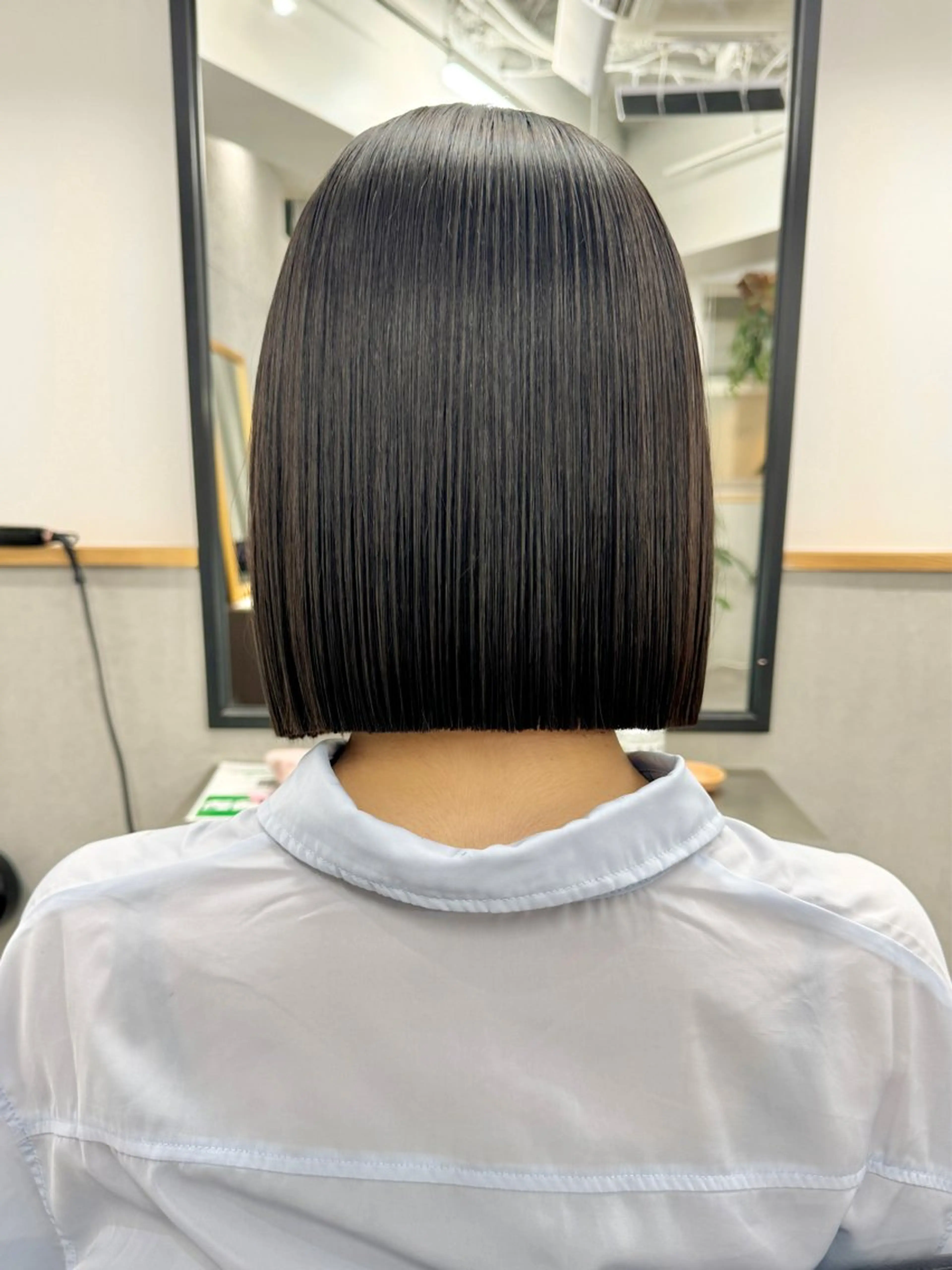 ショート カラー カット ヘアカラー トリートメント 切りっぱなしボブ/ 縮毛矯正/新宿/航輝のヘアスタイル
