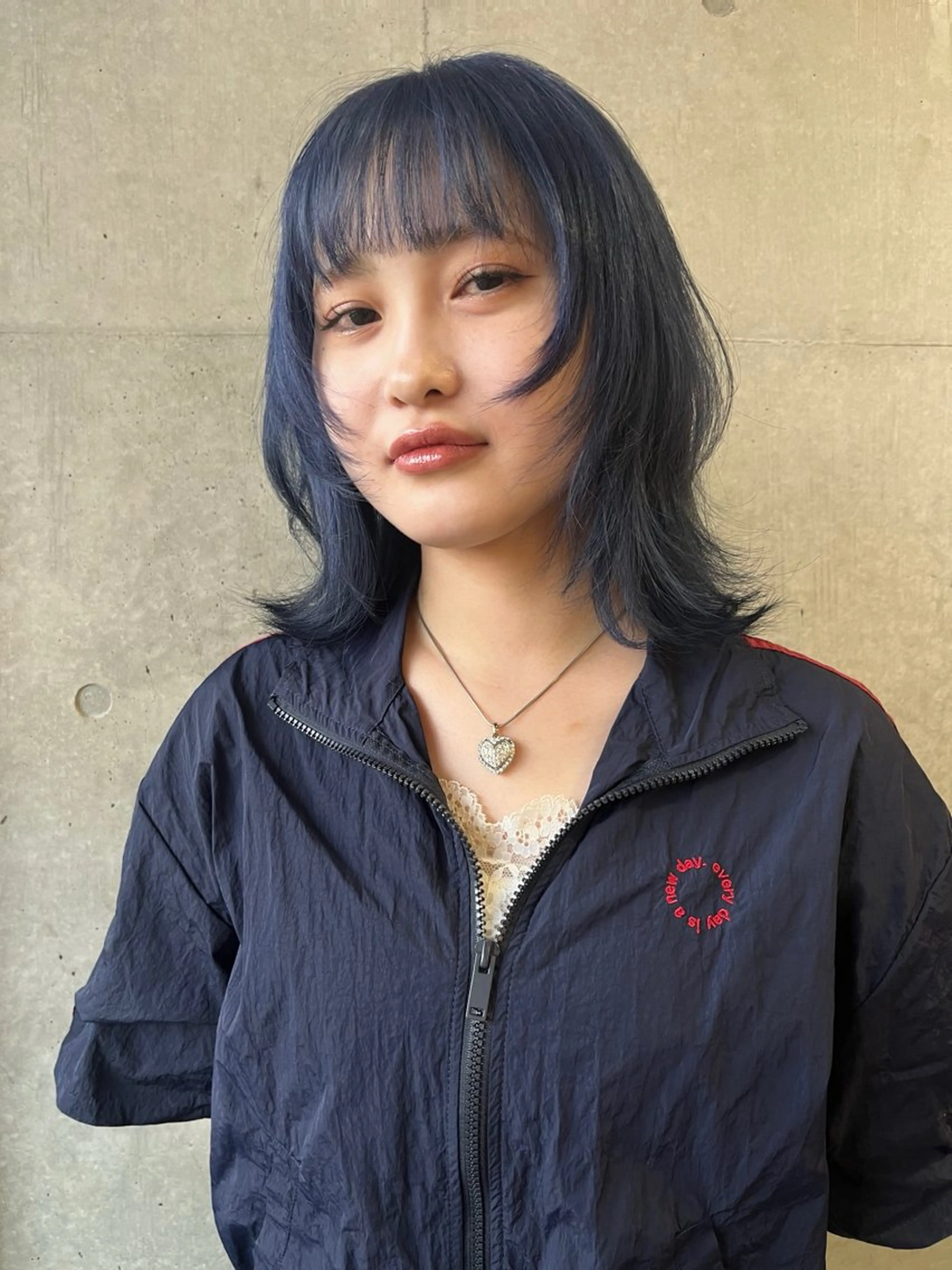 ミディアム 顔まわりレイヤー ハイレイヤー レイヤーカット シャギー ヘアカラー レイヤーカット/ウル フ　chinatsuのヘアスタイル